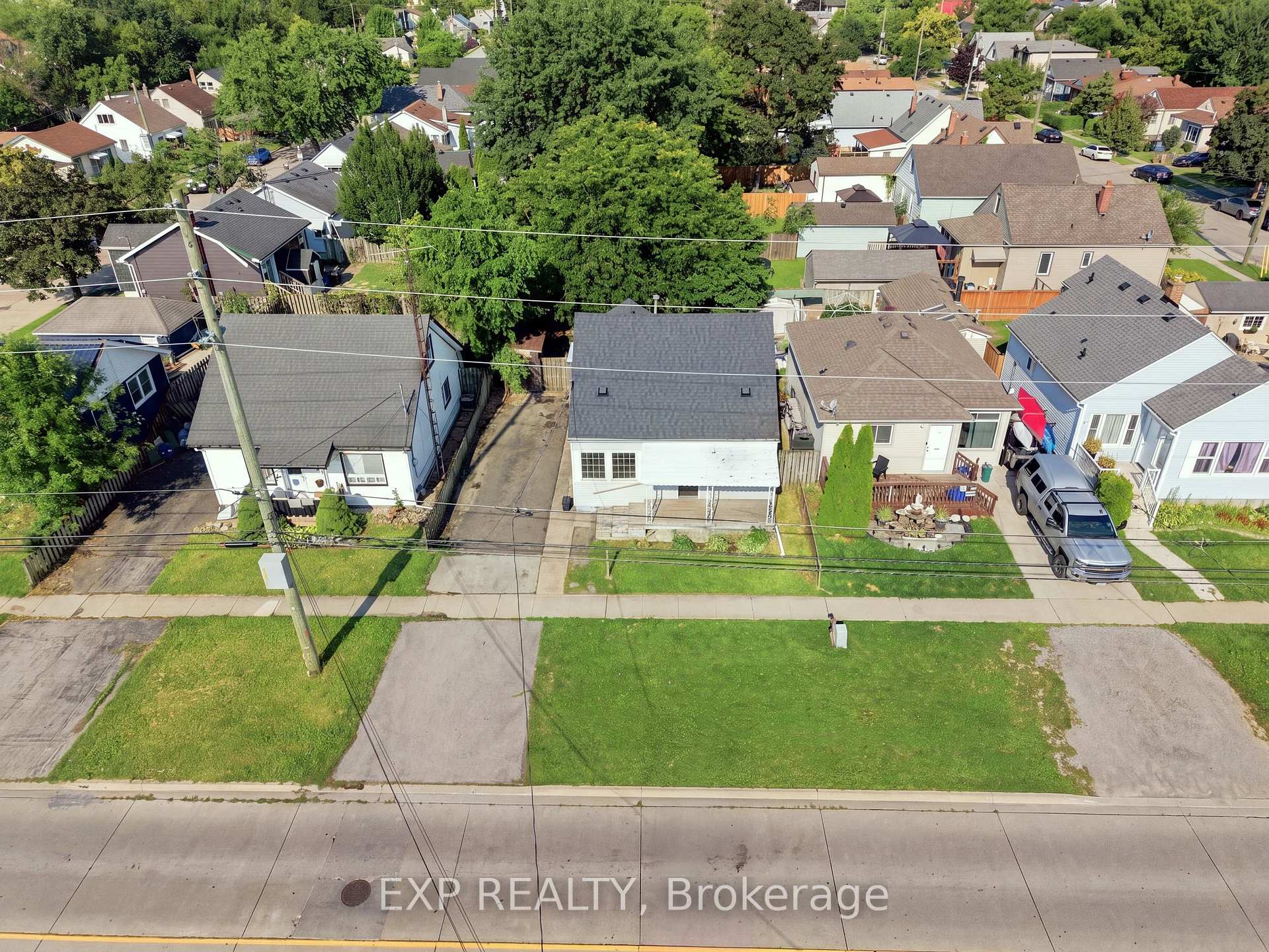 Photo 4 of 225 Grantham Avenue, St. Catharines, Facer — HOMEH