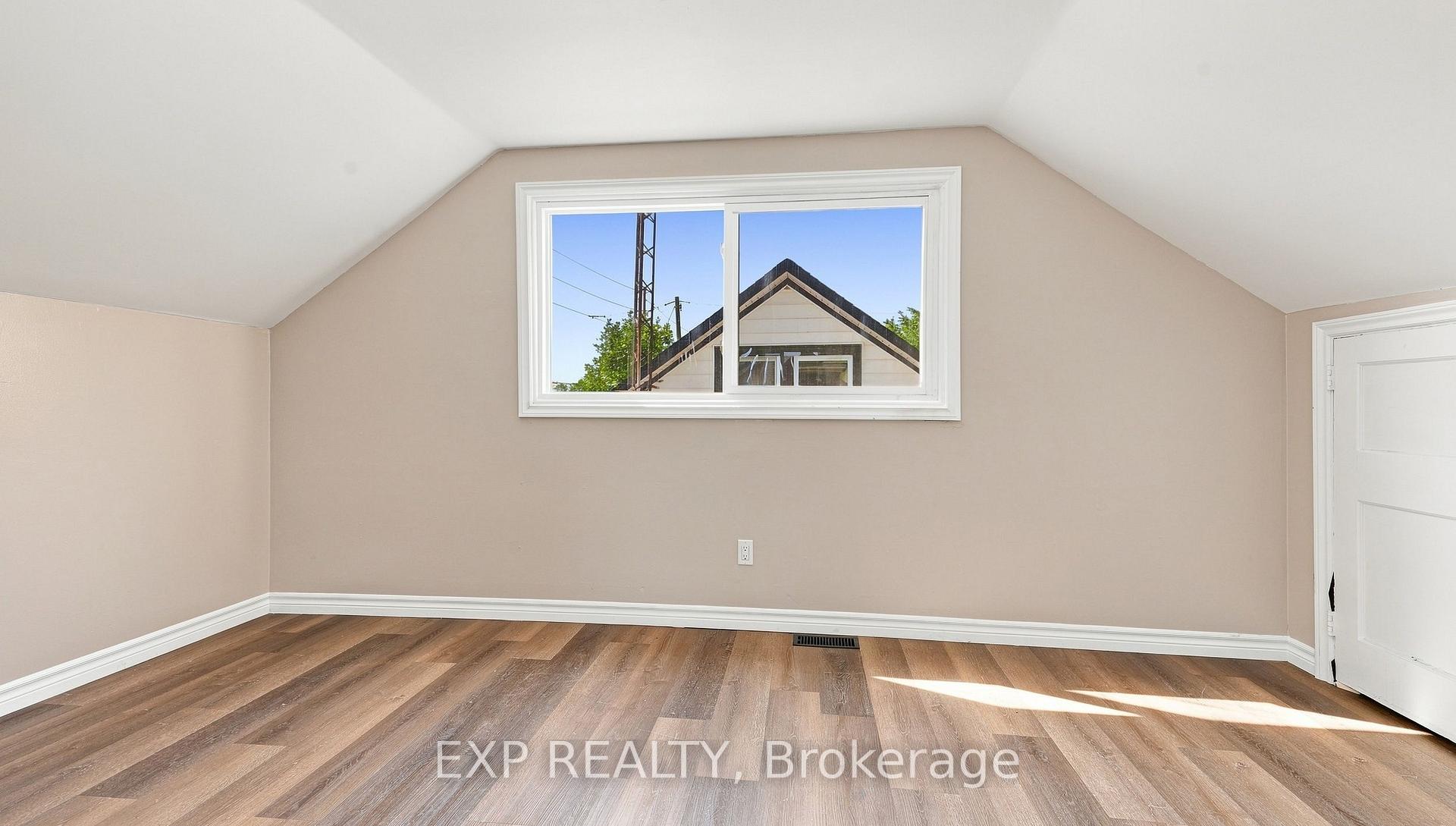 Photo 20 of 225 Grantham Avenue, St. Catharines, Facer — HOMEH