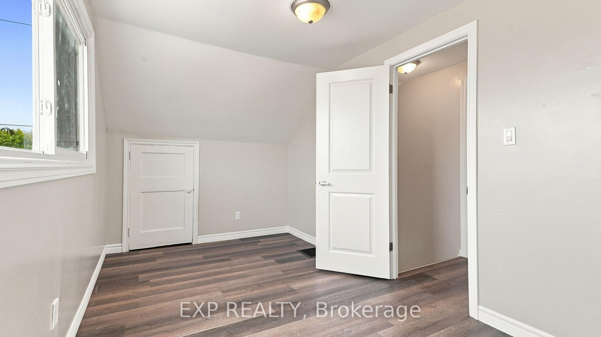 Photo 23 of 225 Grantham Avenue, St. Catharines, Facer — HOMEH