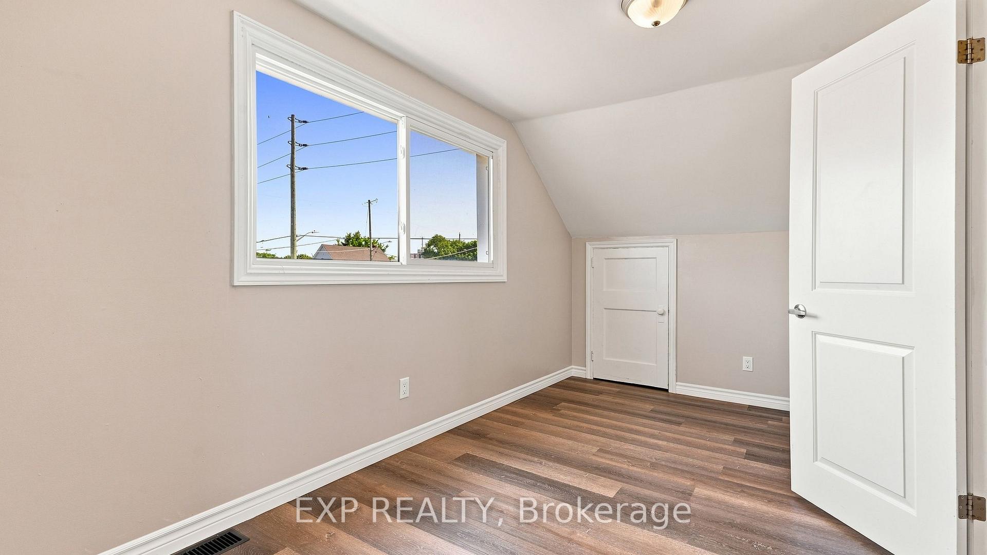 Photo 24 of 225 Grantham Avenue, St. Catharines, Facer — HOMEH