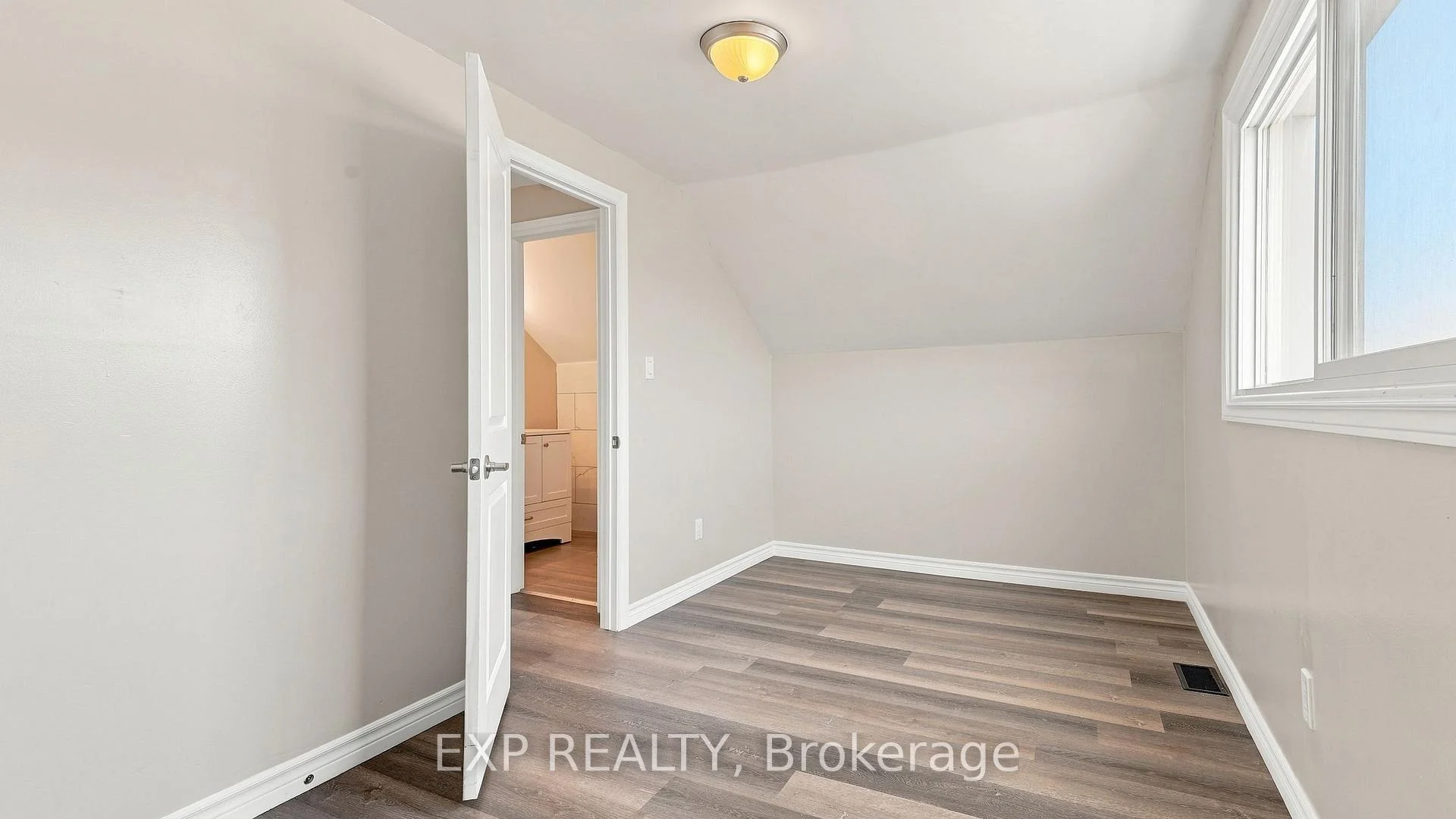 Photo 16 of 225 Grantham Avenue, St. Catharines, Facer — HOMEH
