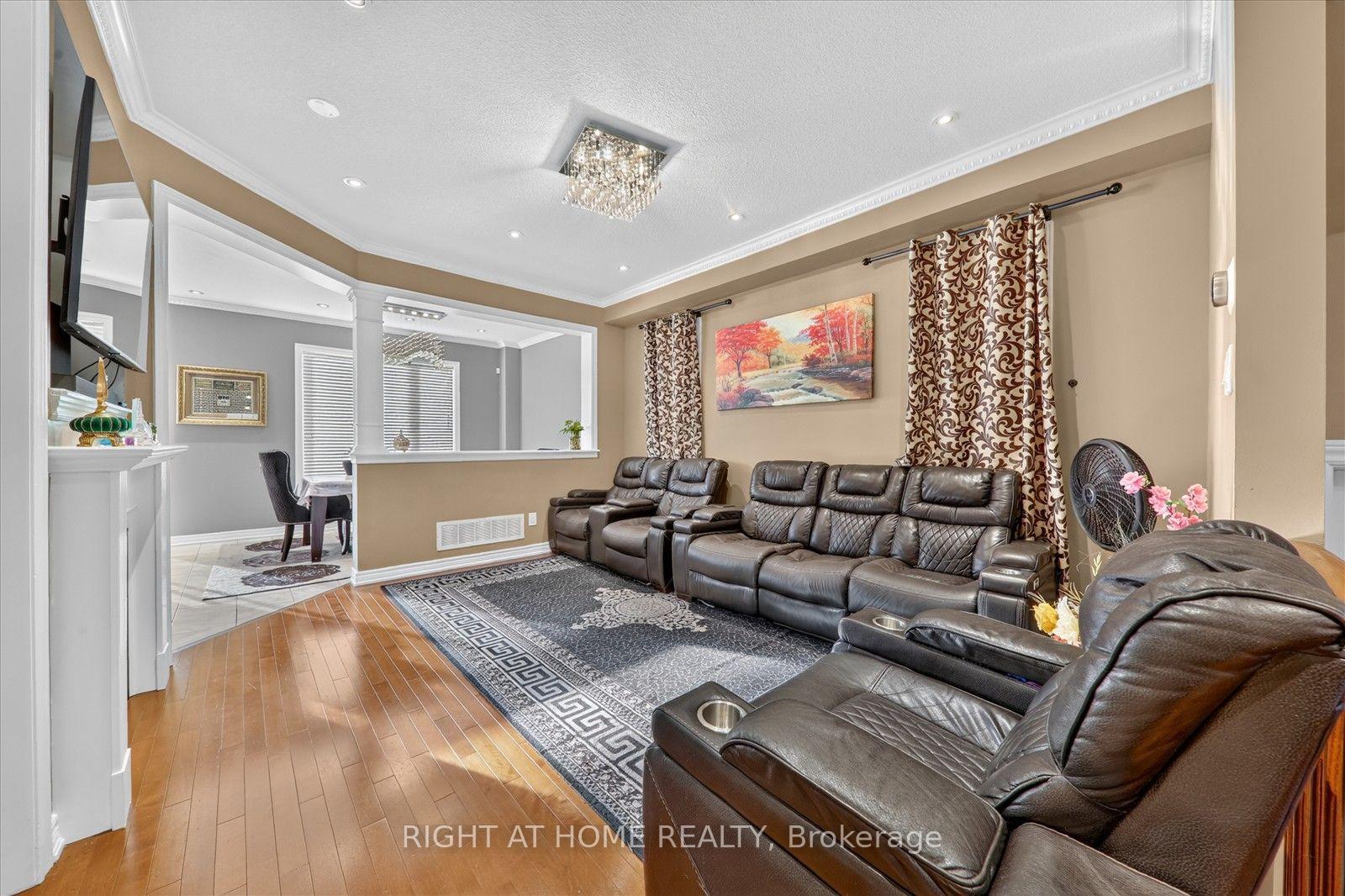 Photo 10 of 54 Boundbrook Drive, Brampton, Northwest Sandalwood Parkway — HOMEH