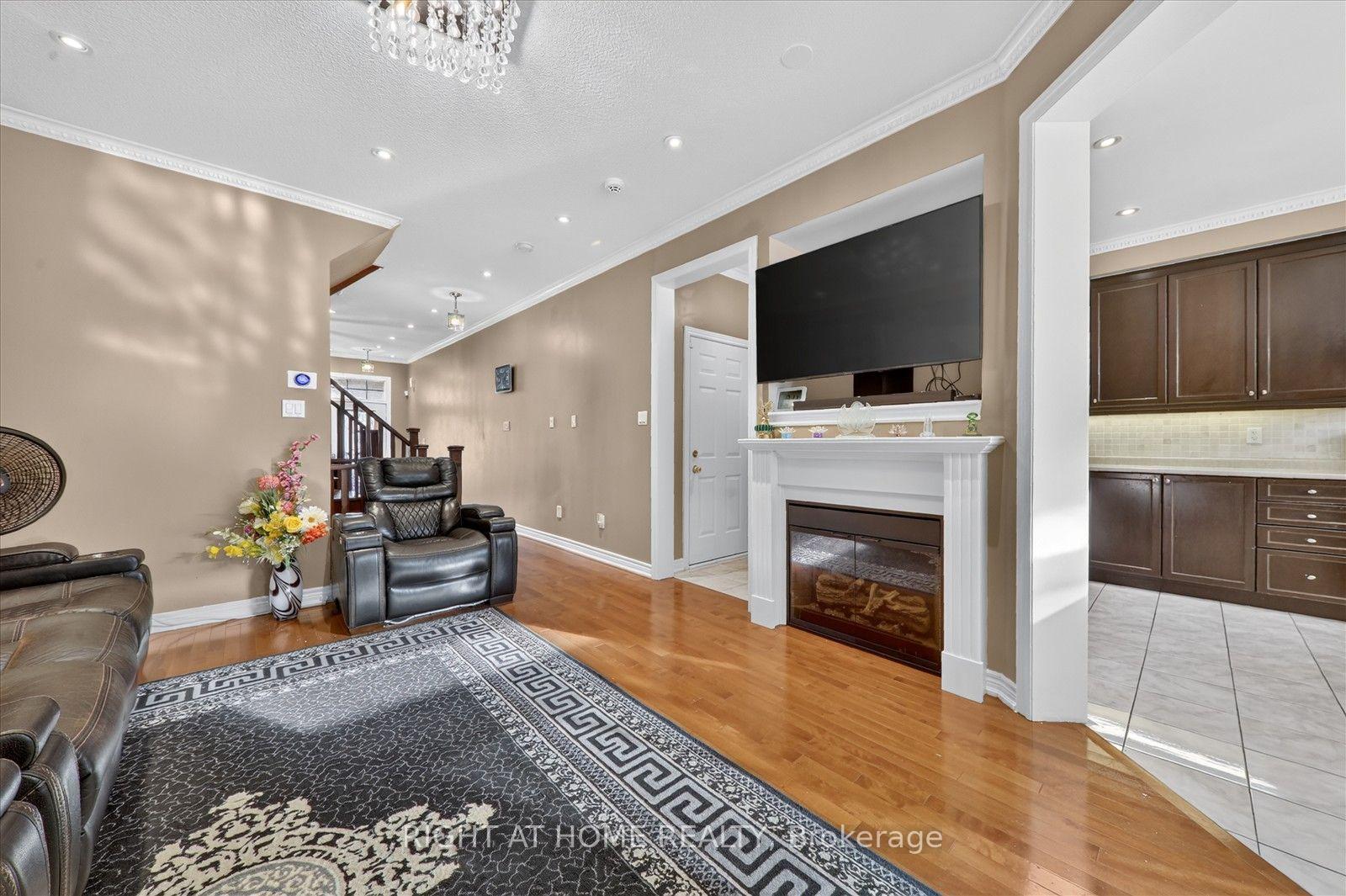 Photo 13 of 54 Boundbrook Drive, Brampton, Northwest Sandalwood Parkway — HOMEH