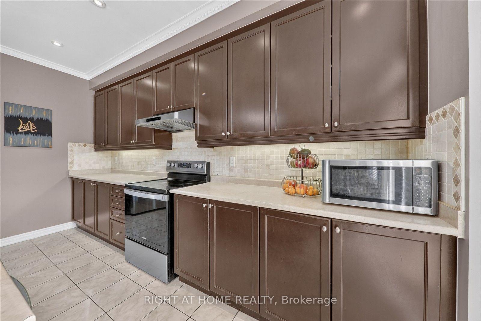 Photo 19 of 54 Boundbrook Drive, Brampton, Northwest Sandalwood Parkway — HOMEH