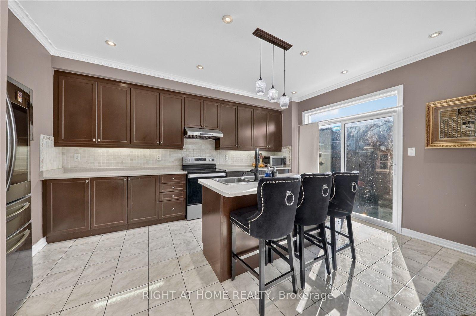 Photo 20 of 54 Boundbrook Drive, Brampton, Northwest Sandalwood Parkway — HOMEH