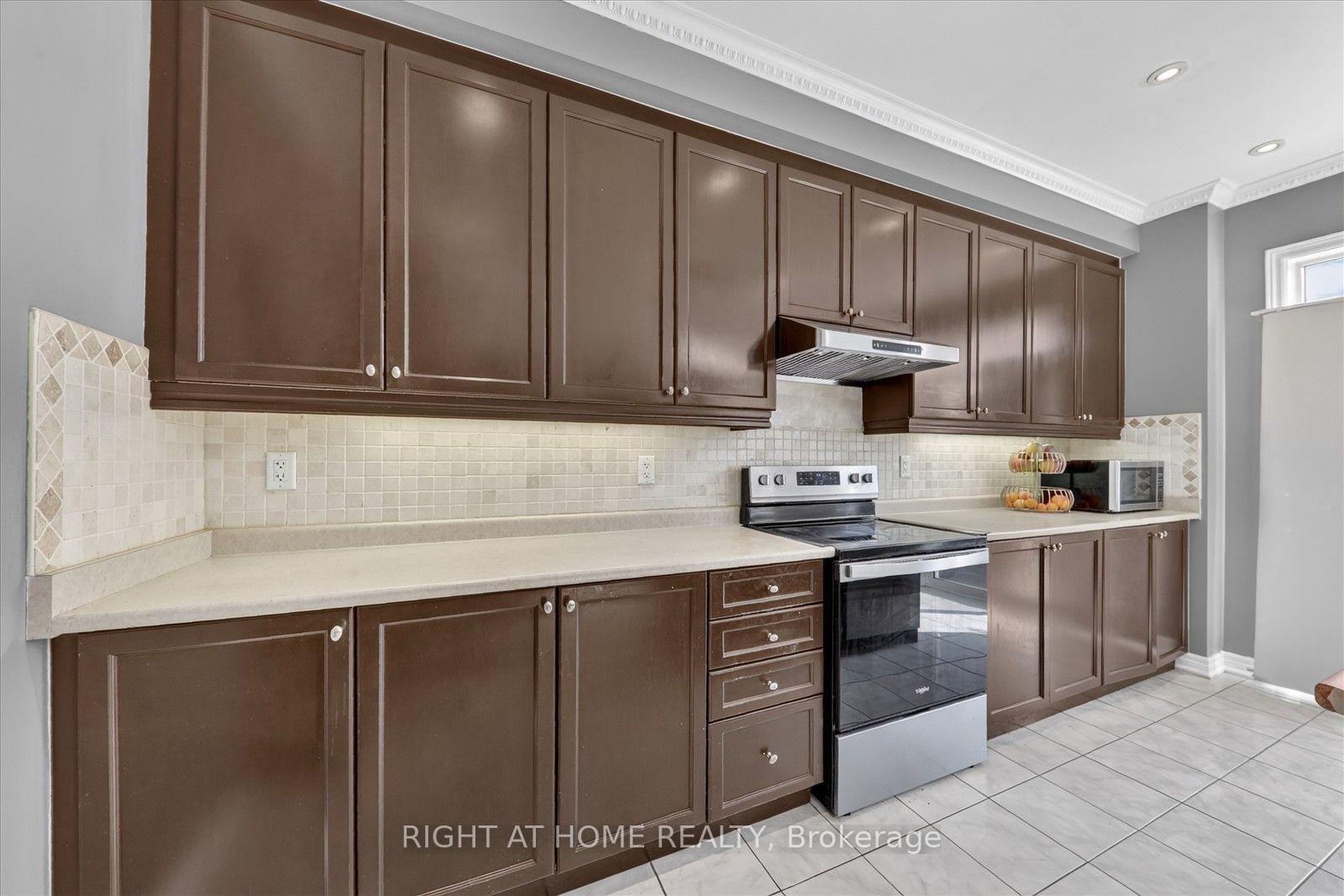 Photo 21 of 54 Boundbrook Drive, Brampton, Northwest Sandalwood Parkway — HOMEH