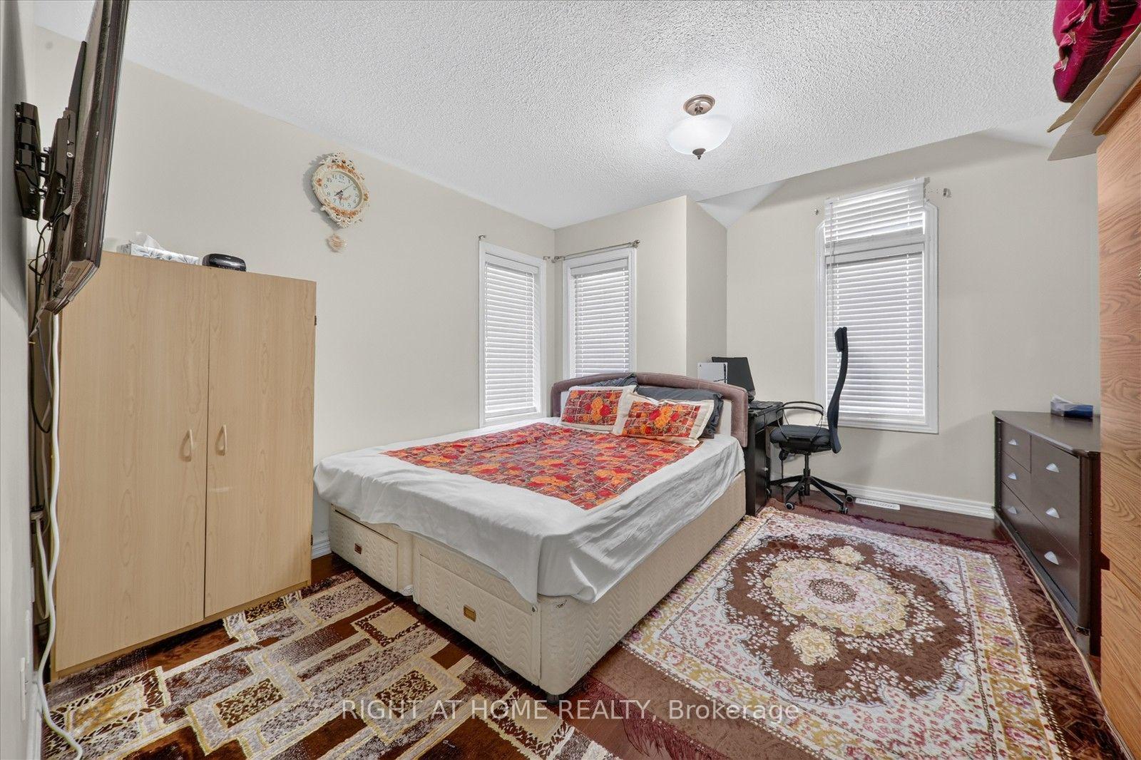 Photo 33 of 54 Boundbrook Drive, Brampton, Northwest Sandalwood Parkway — HOMEH