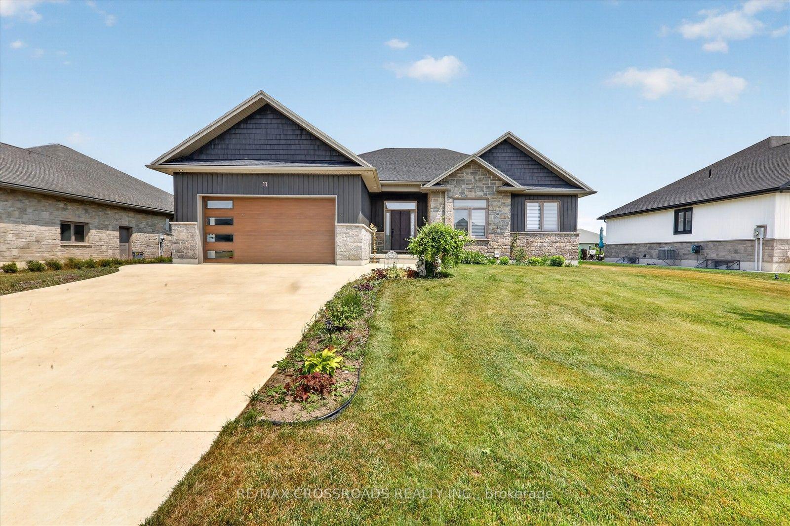 Photo 2 of 11 Mctavish Crescent, Huron-Kinloss — HOMEH