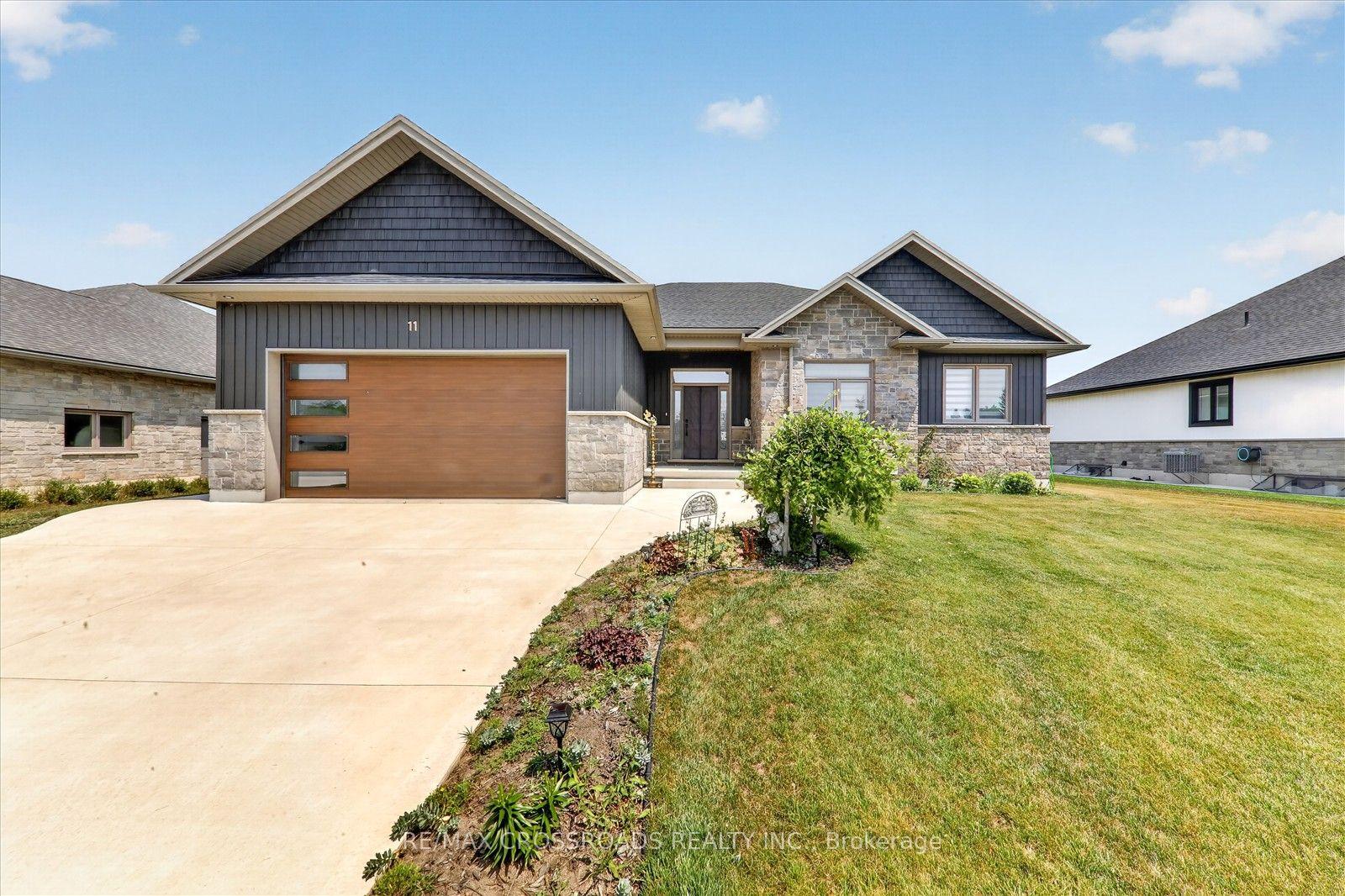 Photo 3 of 11 Mctavish Crescent, Huron-Kinloss — HOMEH