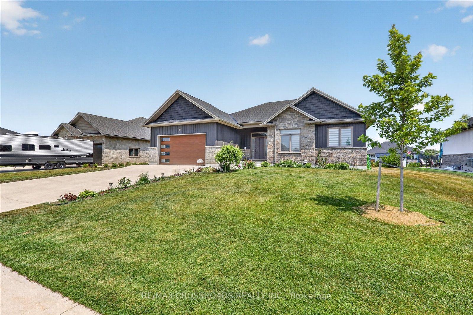 Photo 4 of 11 Mctavish Crescent, Huron-Kinloss — HOMEH