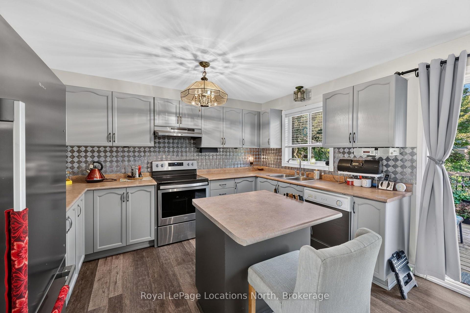 Photo 12 of 66 Royal Beech Drive, Wasaga Beach — HOMEH