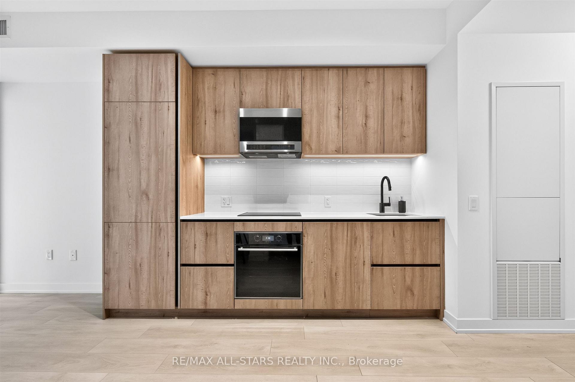 Photo 2 of 127 Broadway Avenue, Toronto, Mount Pleasant West — HOMEH