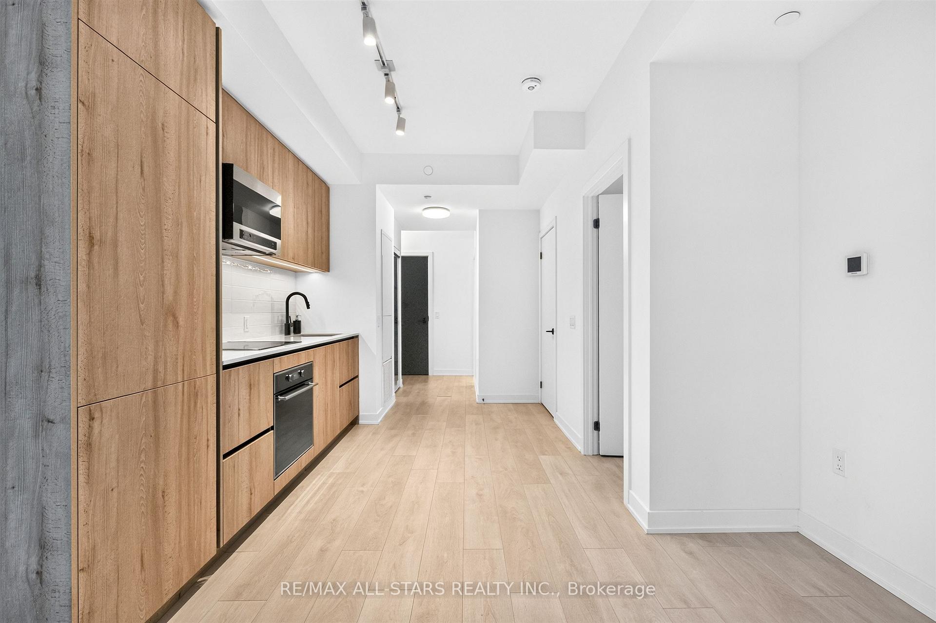 Photo 3 of 127 Broadway Avenue, Toronto, Mount Pleasant West — HOMEH