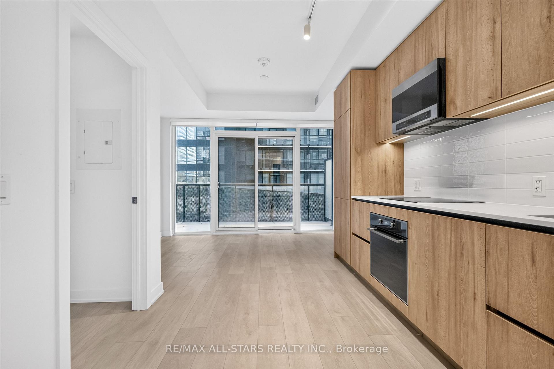 Photo 4 of 127 Broadway Avenue, Toronto, Mount Pleasant West — HOMEH