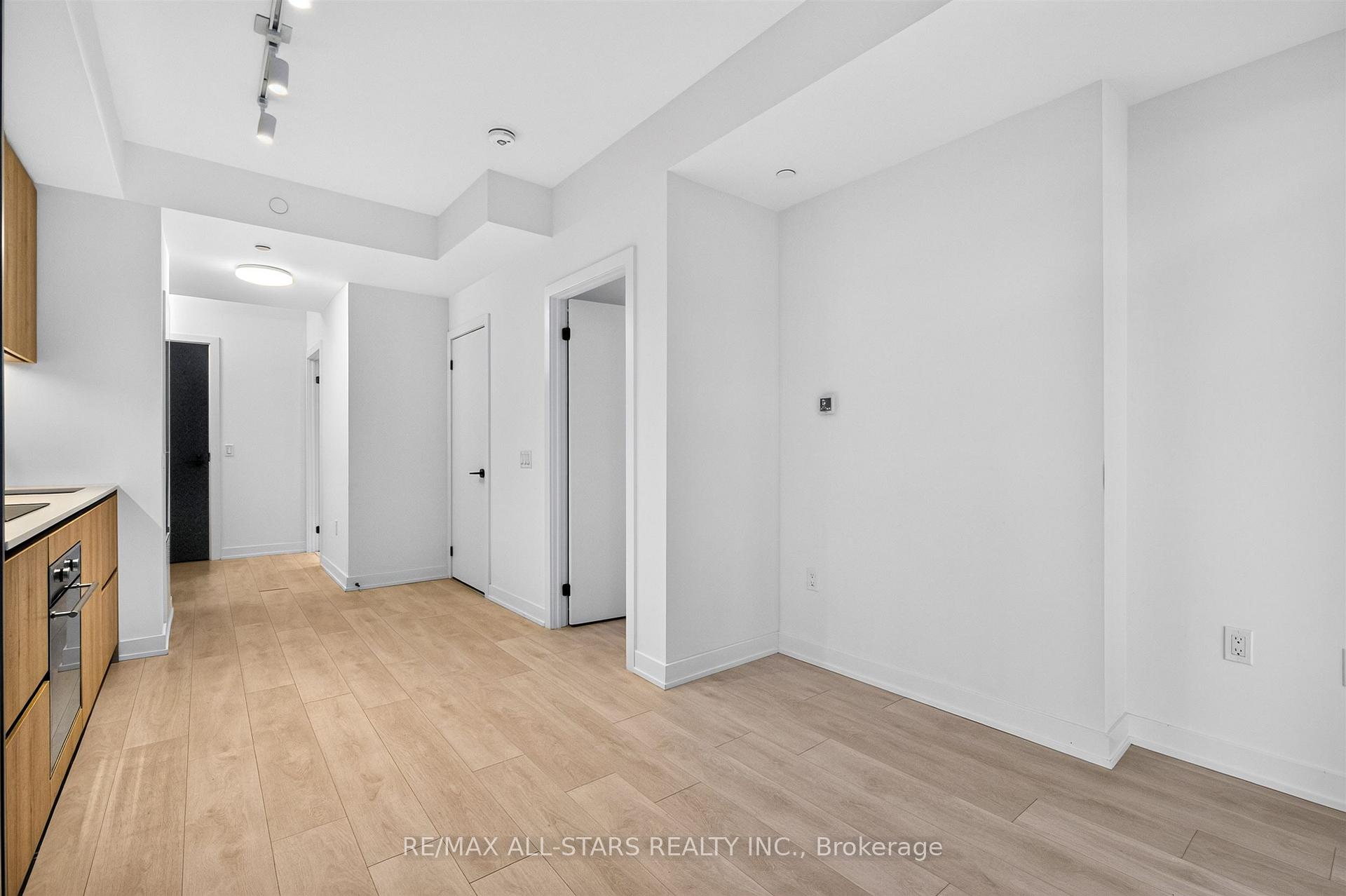 Photo 10 of 127 Broadway Avenue, Toronto, Mount Pleasant West — HOMEH