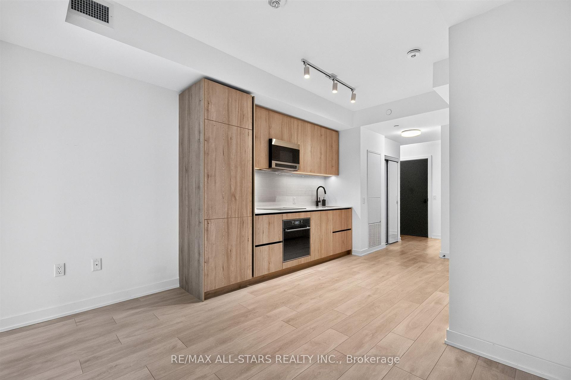 Photo 11 of 127 Broadway Avenue, Toronto, Mount Pleasant West — HOMEH