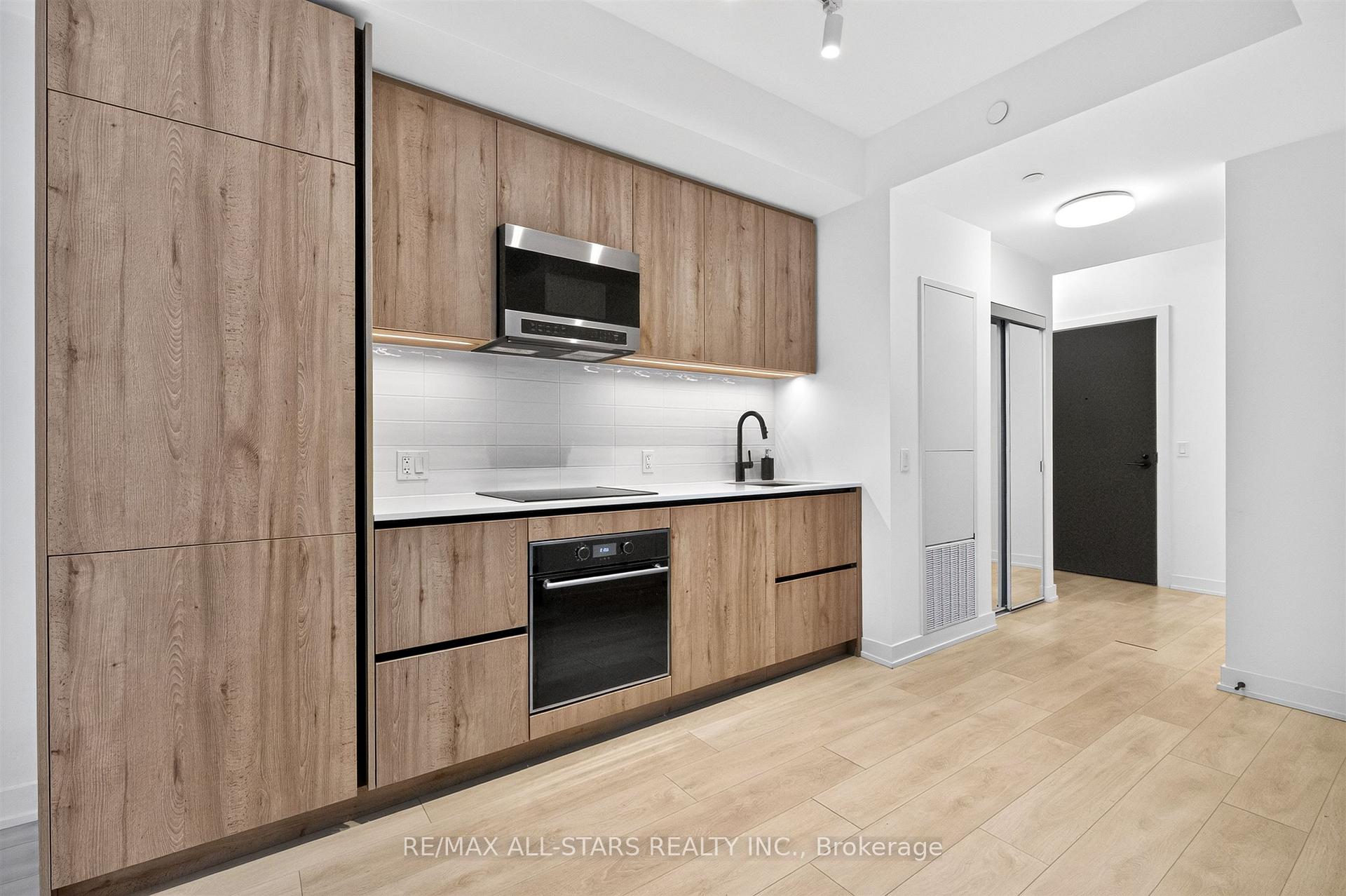 Photo 12 of 127 Broadway Avenue, Toronto, Mount Pleasant West — HOMEH