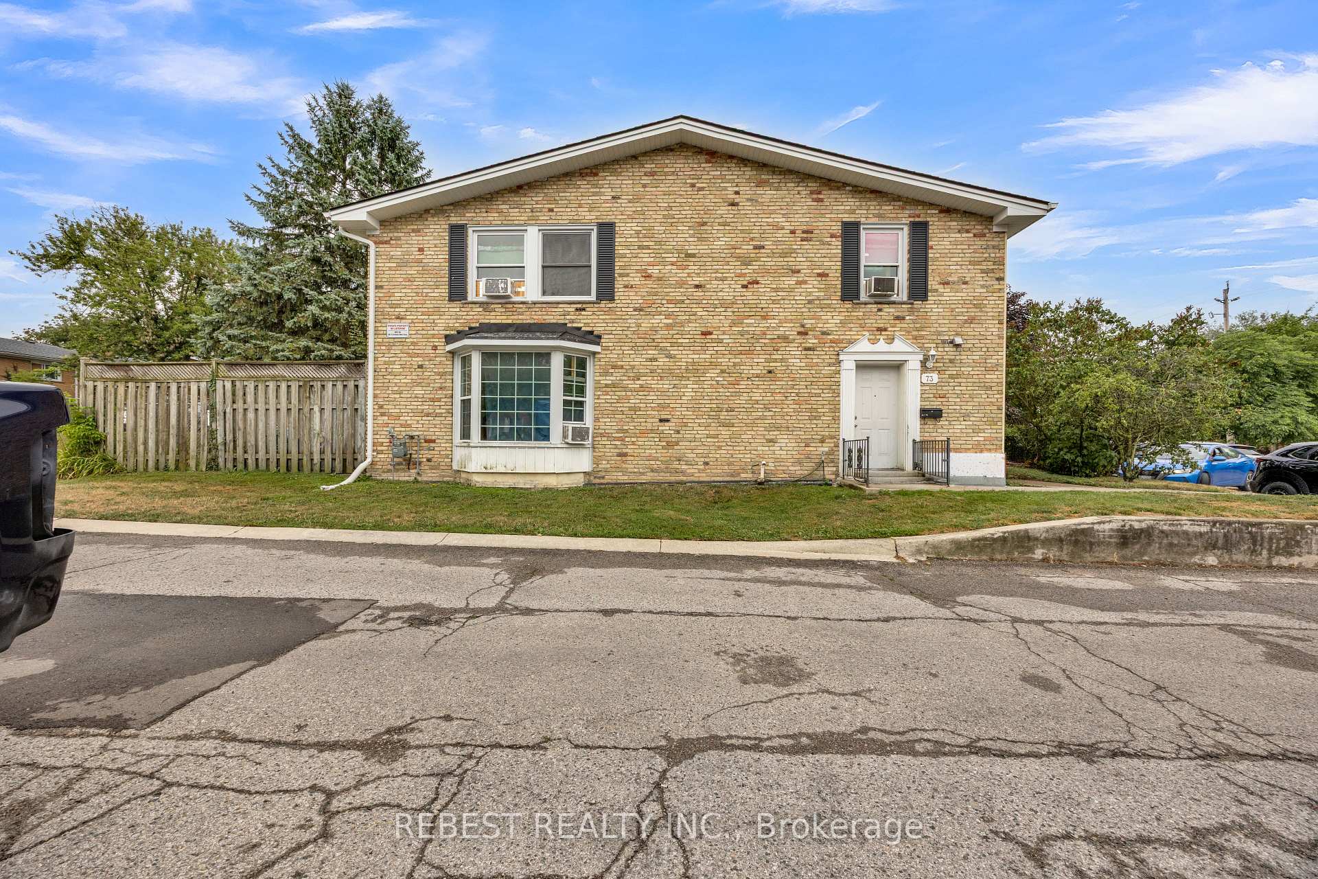 Photo 2 of Unit 1, 73 Arbour Glen Crescent, London, East A — HOMEH