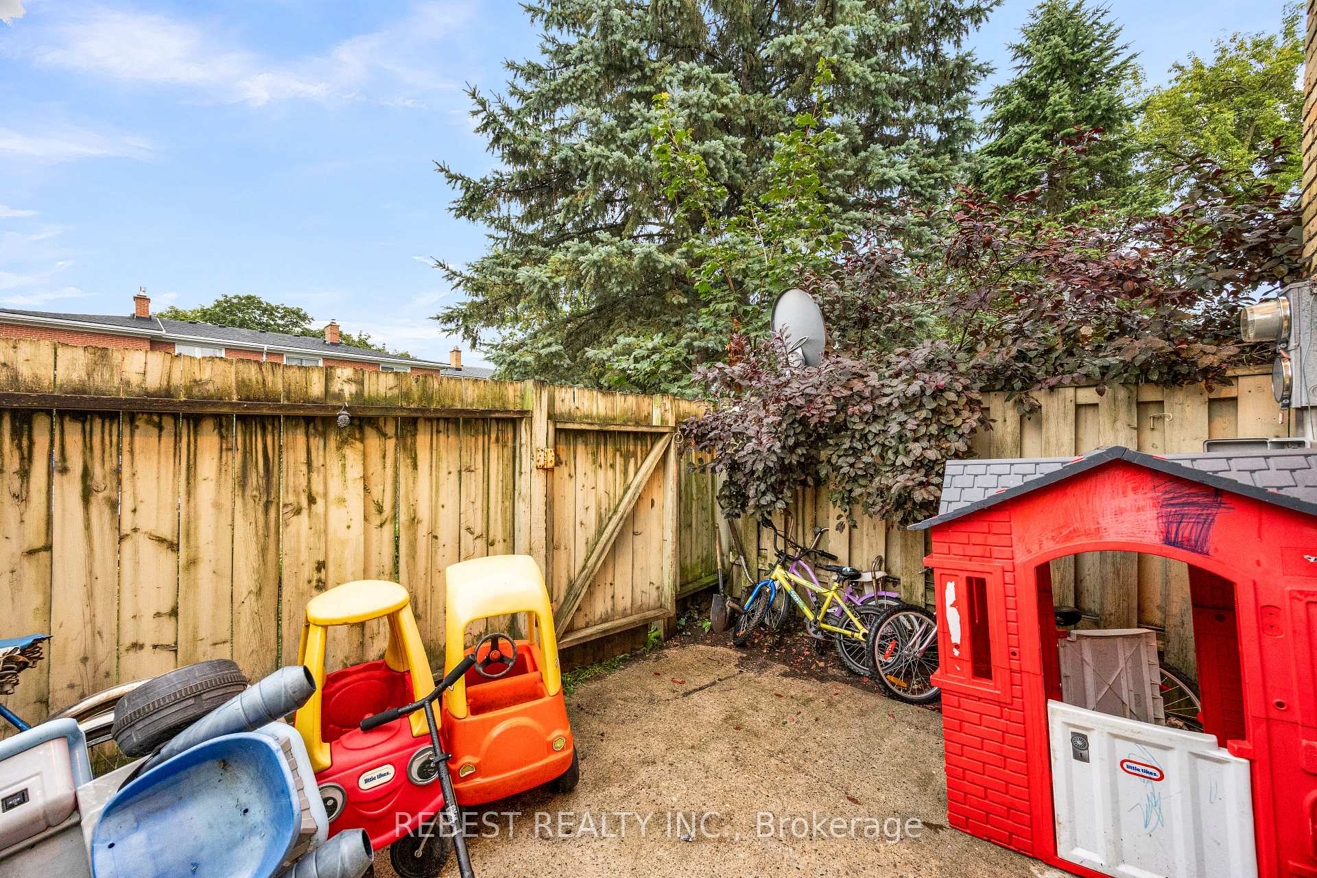 Photo 31 of Unit 1, 73 Arbour Glen Crescent, London, East A — HOMEH