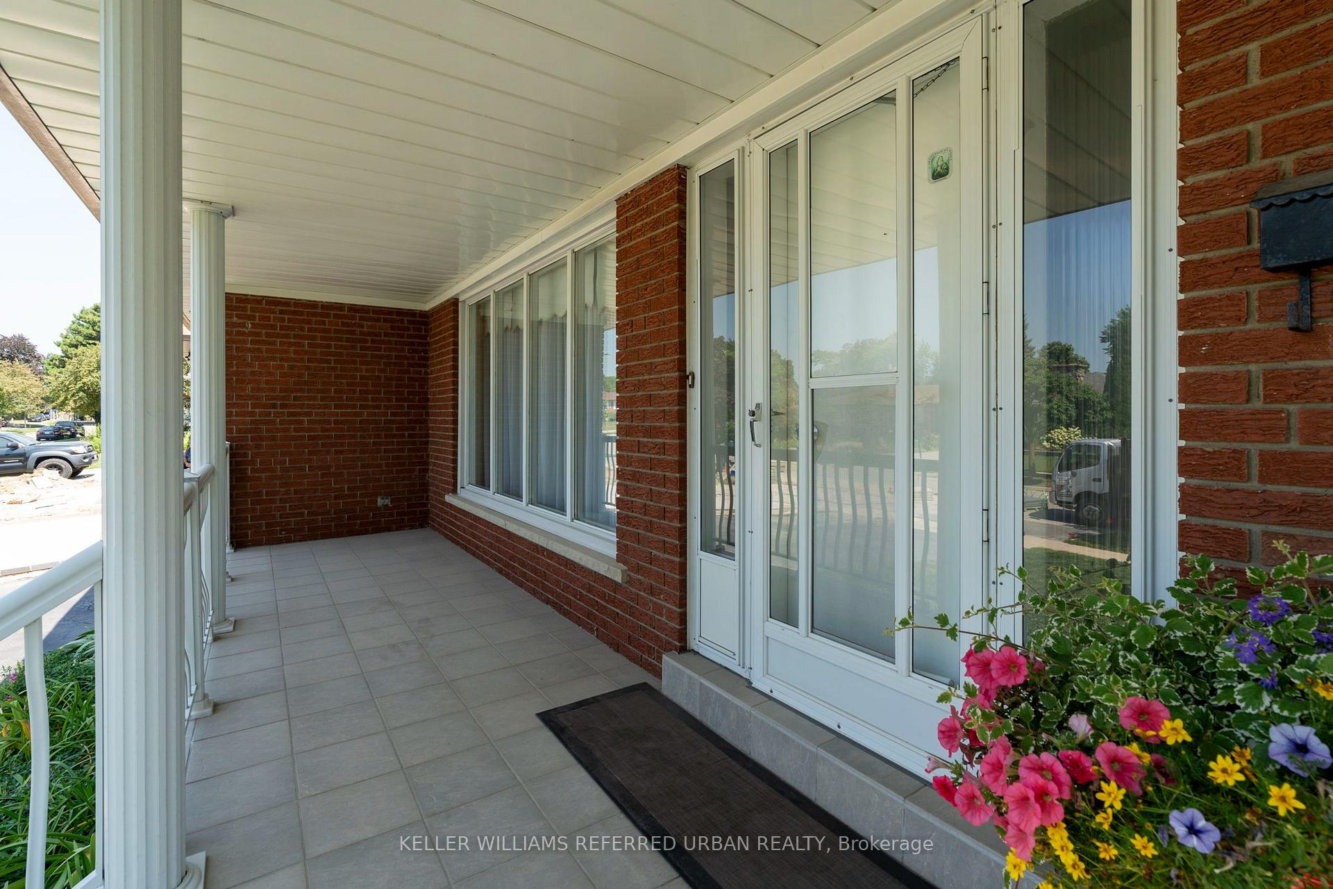 Photo 3 of 19 Groverdale Road, Etobicoke, Etobicoke West Mall — HOMEH