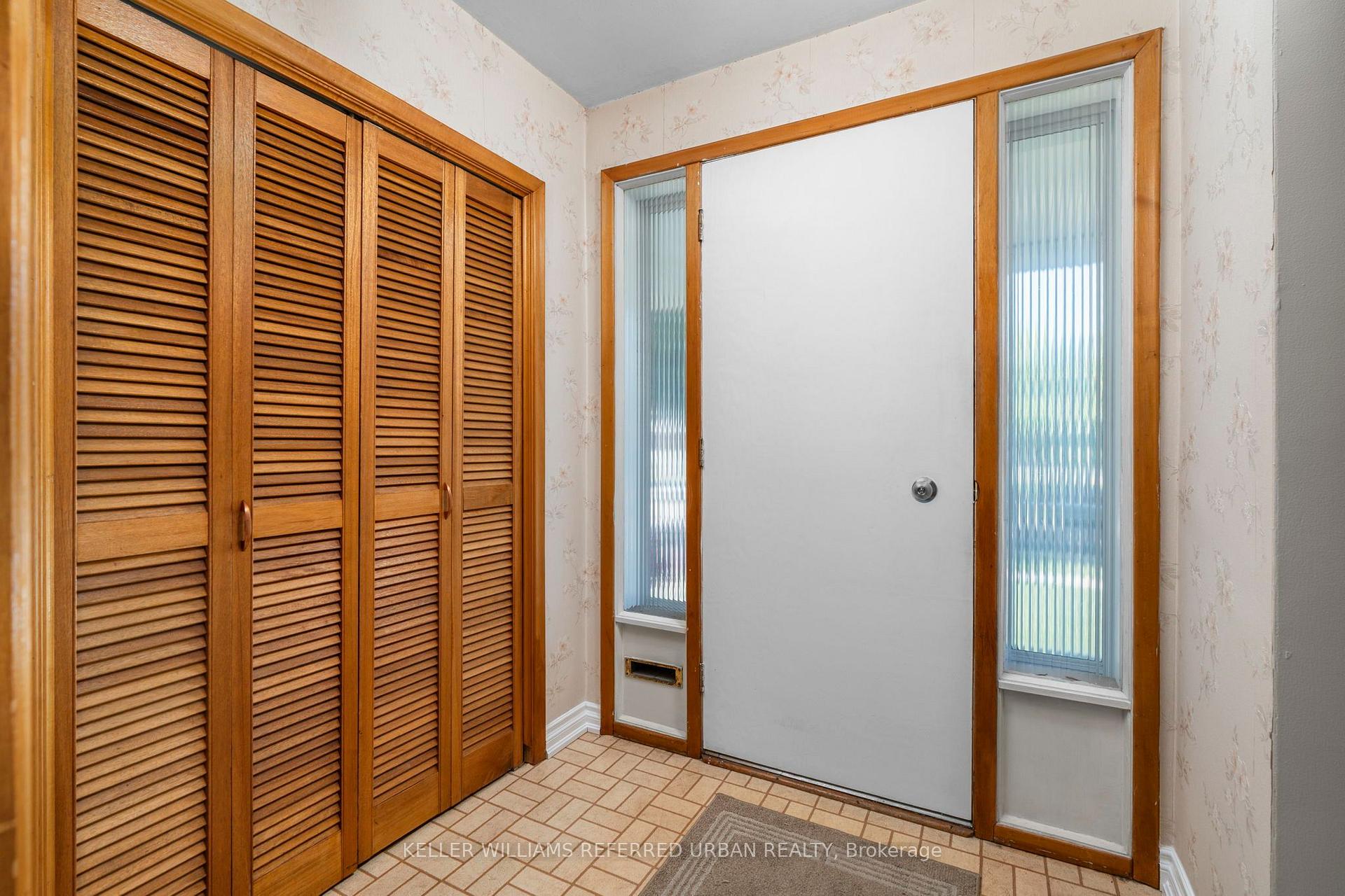 Photo 5 of 19 Groverdale Road, Etobicoke, Etobicoke West Mall — HOMEH