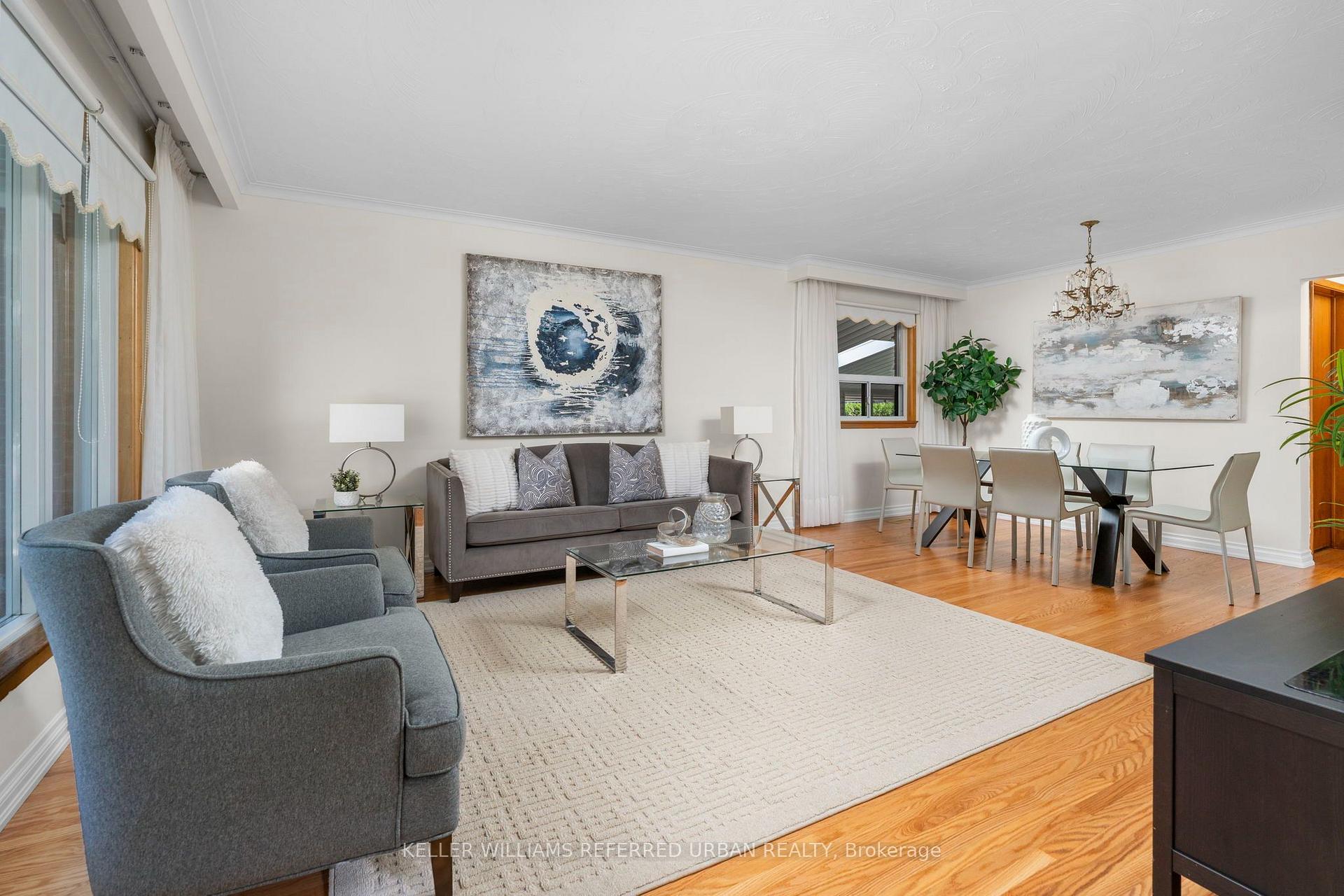 Photo 6 of 19 Groverdale Road, Etobicoke, Etobicoke West Mall — HOMEH