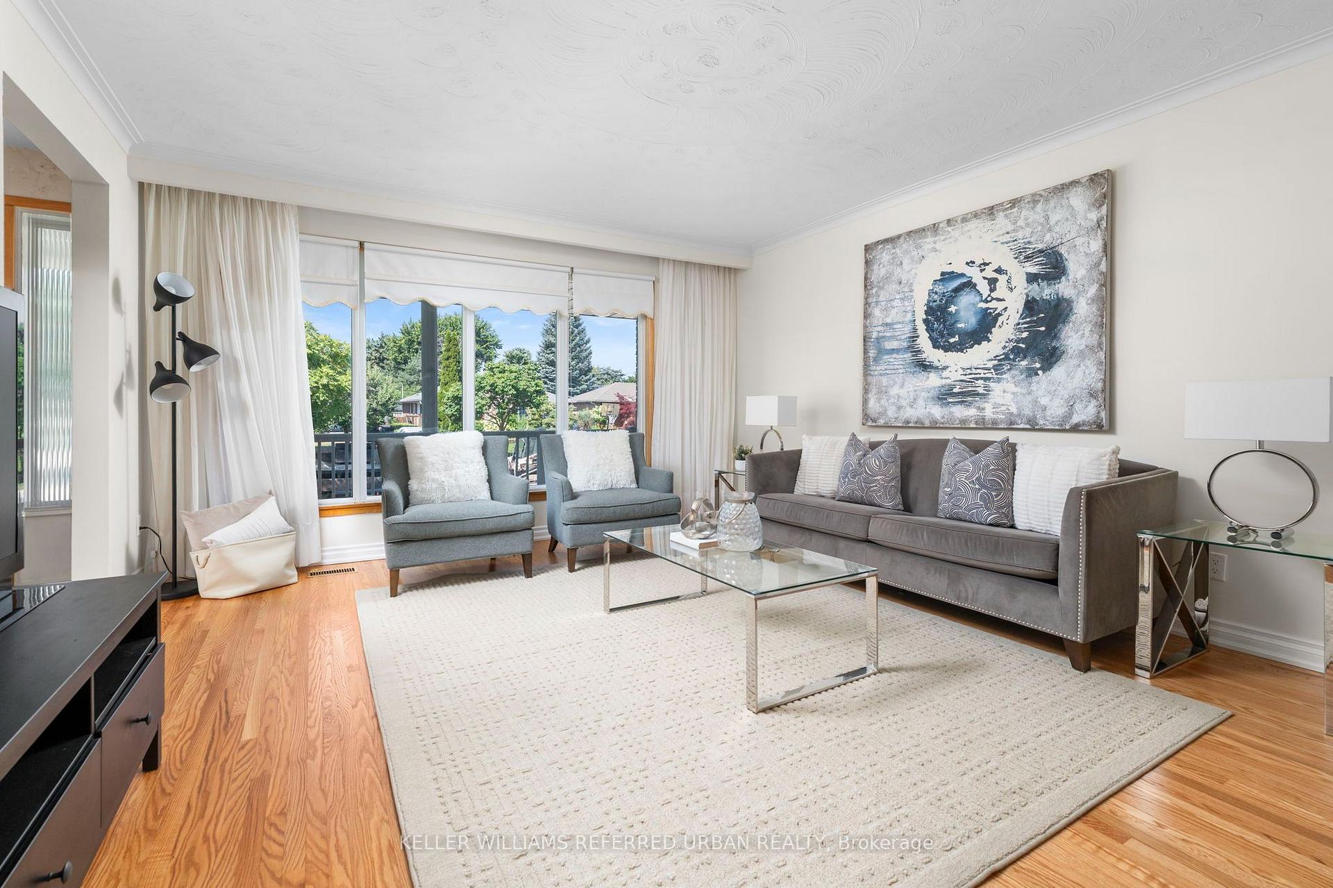 Photo 7 of 19 Groverdale Road, Etobicoke, Etobicoke West Mall — HOMEH