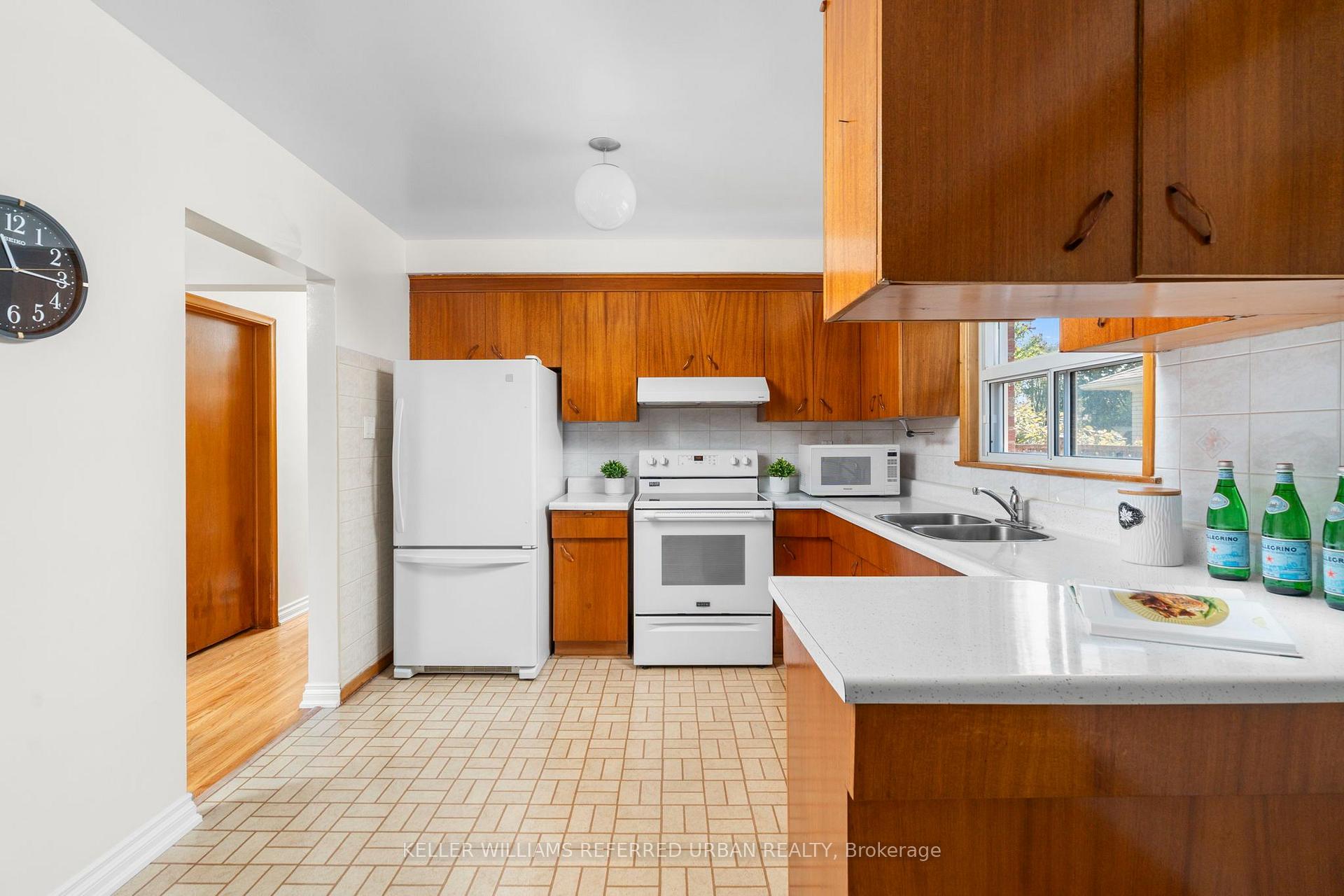 Photo 11 of 19 Groverdale Road, Etobicoke, Etobicoke West Mall — HOMEH