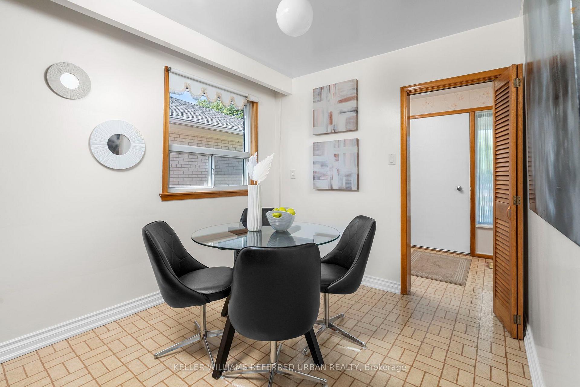 Photo 12 of 19 Groverdale Road, Etobicoke, Etobicoke West Mall — HOMEH