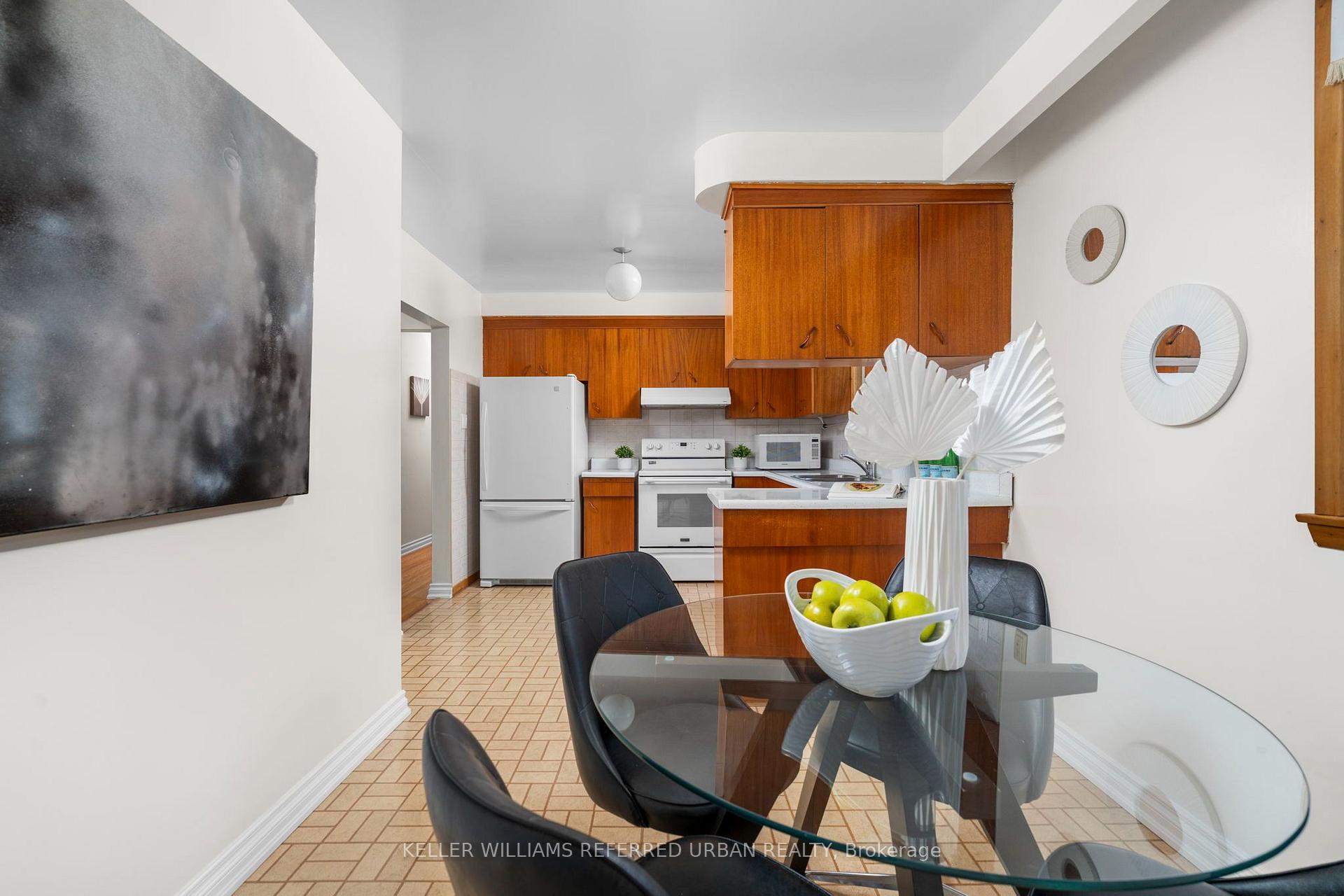 Photo 14 of 19 Groverdale Road, Etobicoke, Etobicoke West Mall — HOMEH