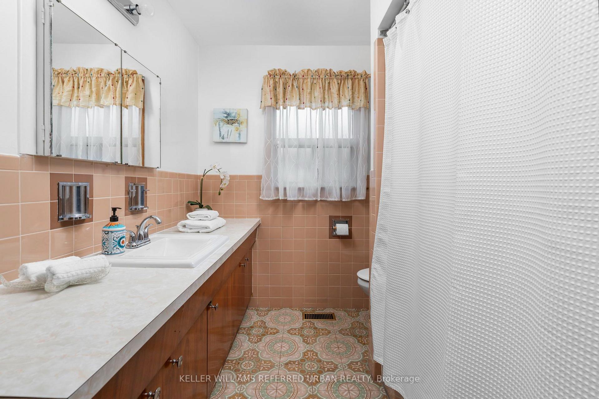 Photo 15 of 19 Groverdale Road, Etobicoke, Etobicoke West Mall — HOMEH