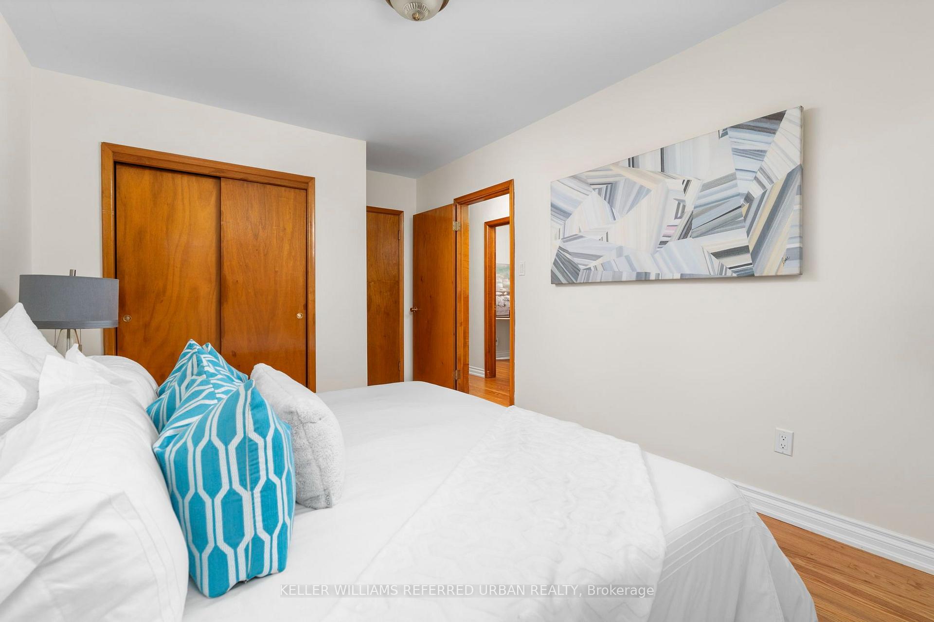 Photo 18 of 19 Groverdale Road, Etobicoke, Etobicoke West Mall — HOMEH