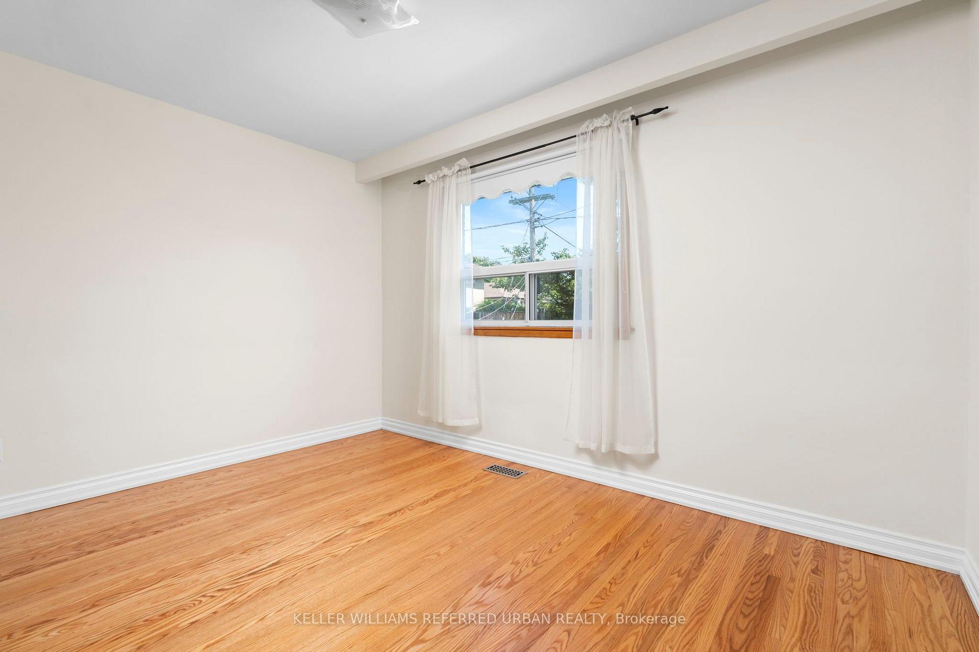 Photo 19 of 19 Groverdale Road, Etobicoke, Etobicoke West Mall — HOMEH