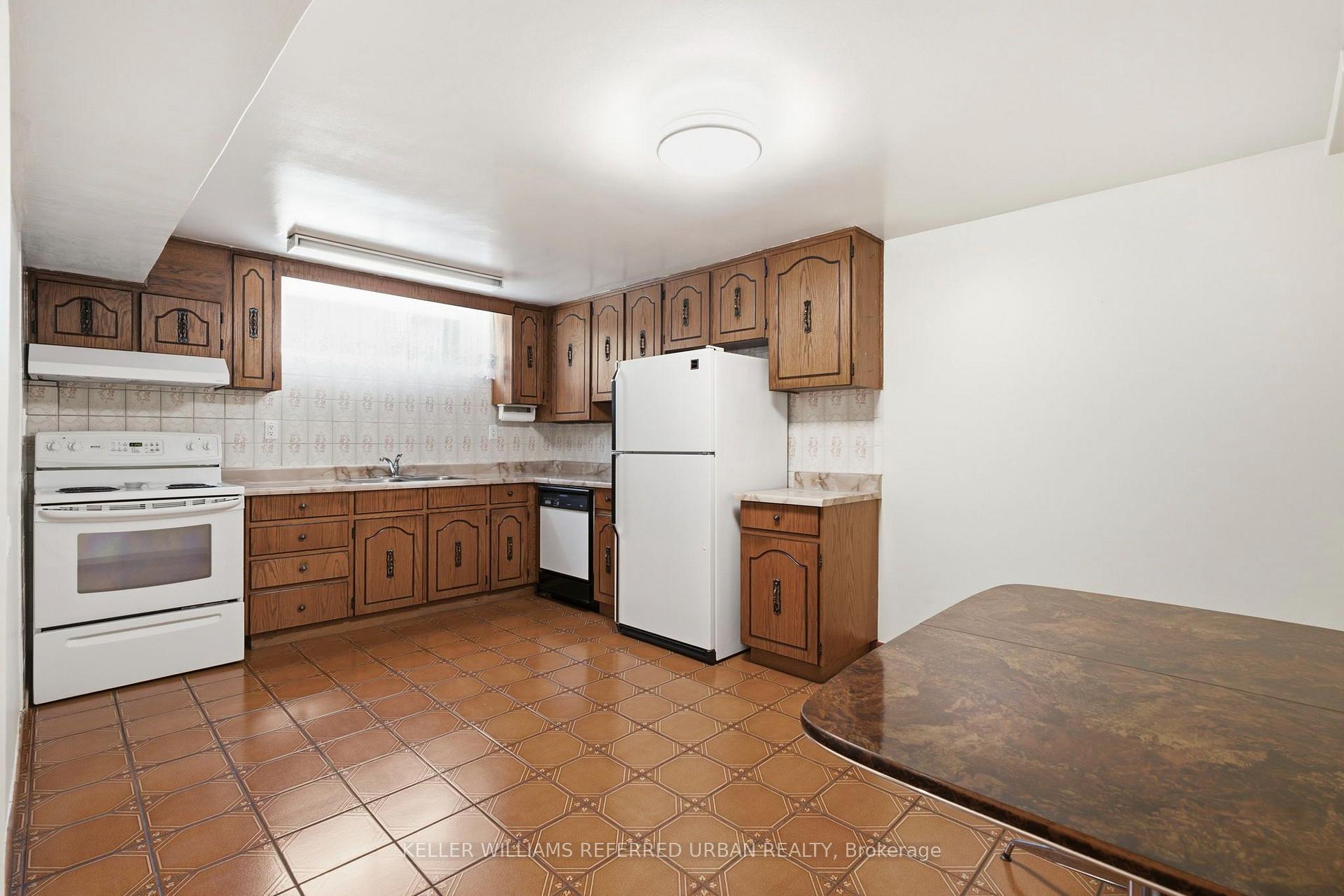Photo 22 of 19 Groverdale Road, Etobicoke, Etobicoke West Mall — HOMEH