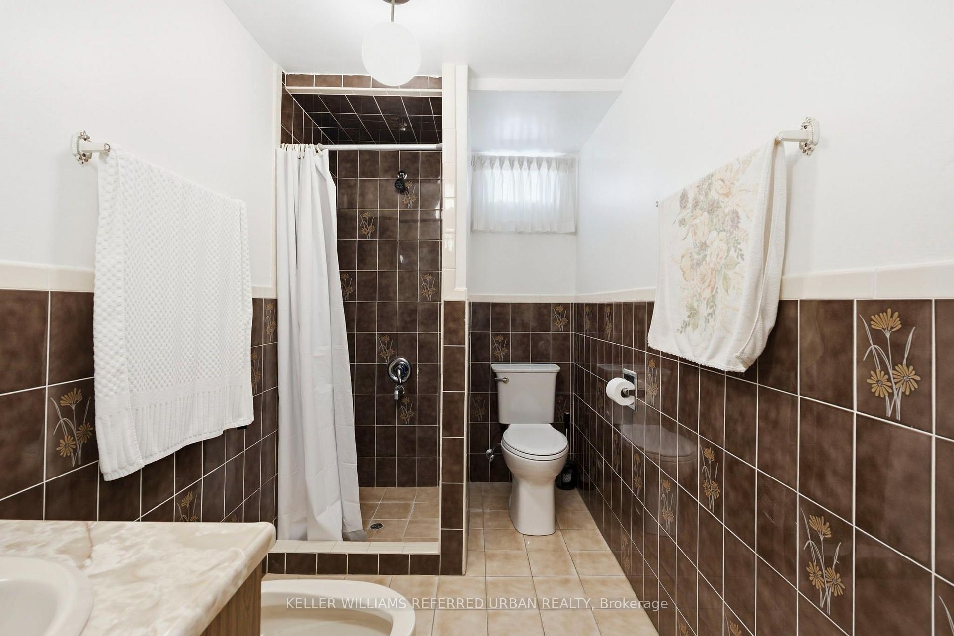 Photo 26 of 19 Groverdale Road, Etobicoke, Etobicoke West Mall — HOMEH