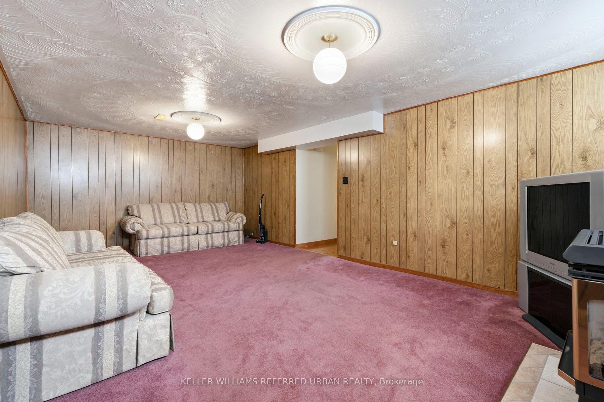 Photo 29 of 19 Groverdale Road, Etobicoke, Etobicoke West Mall — HOMEH
