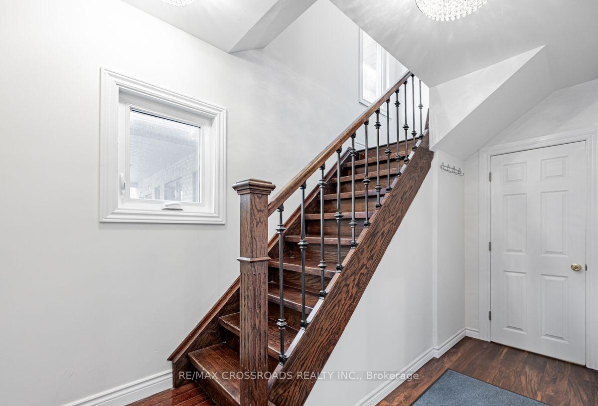 Photo 4 of 111 Elgin Street W, Oshawa, O'Neill — HOMEH
