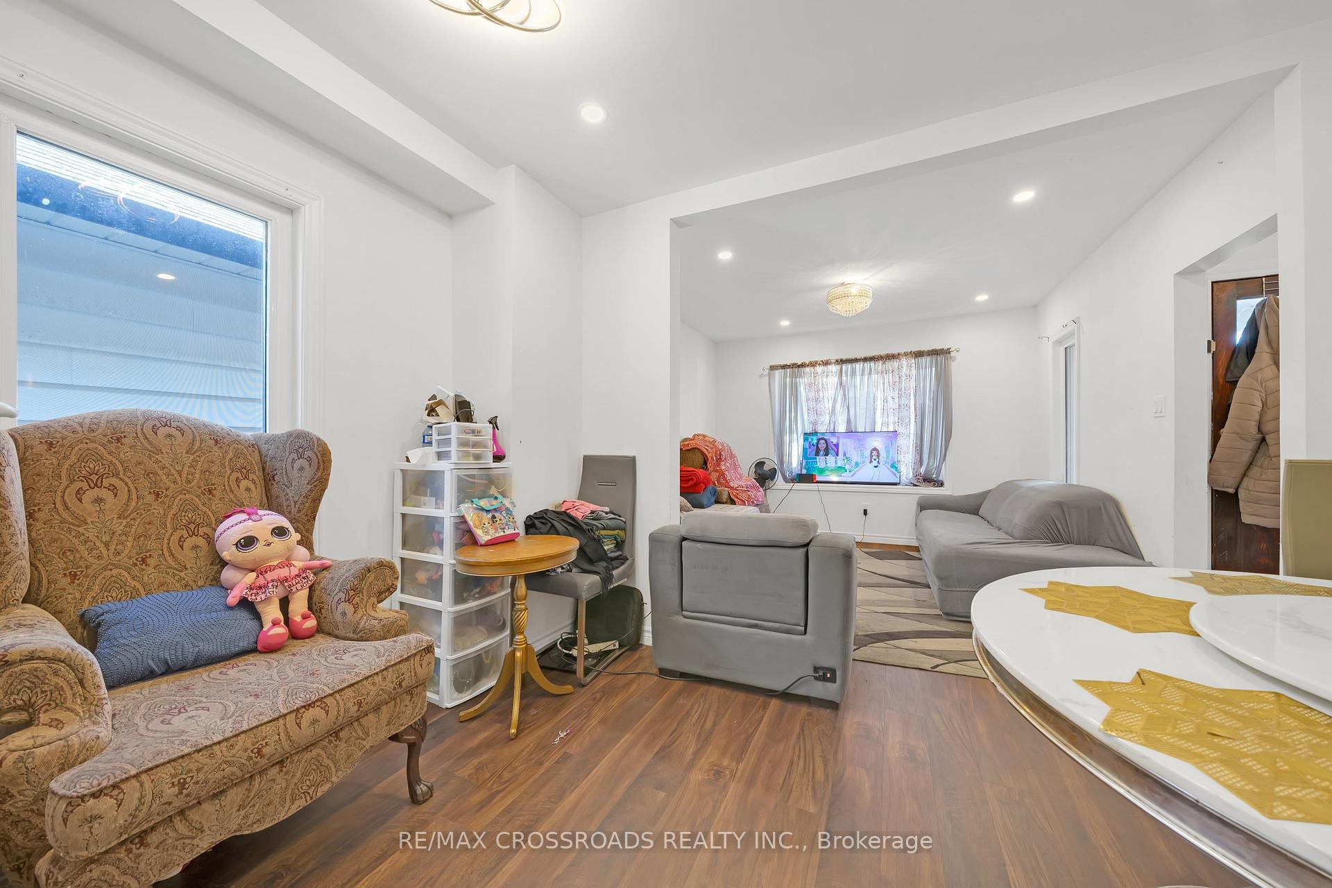 Photo 7 of 111 Elgin Street W, Oshawa, O'Neill — HOMEH