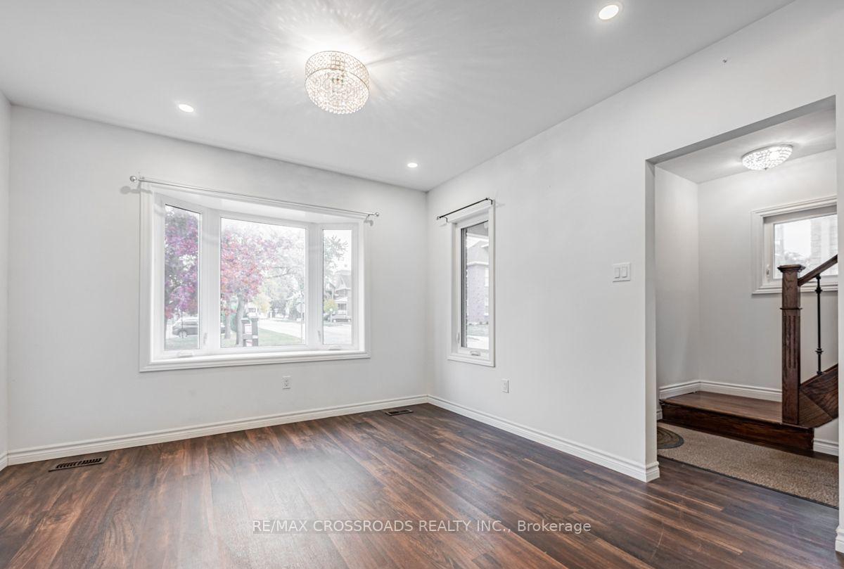 Photo 13 of 111 Elgin Street W, Oshawa, O'Neill — HOMEH