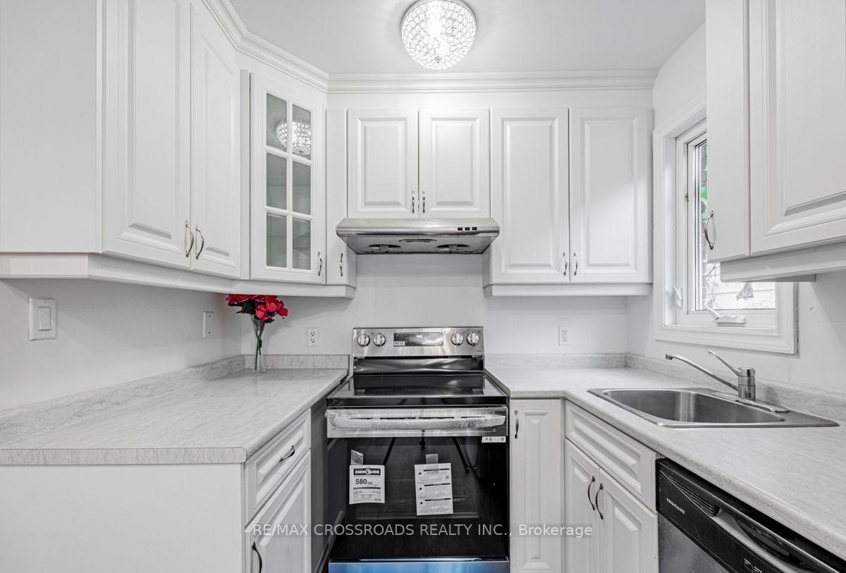 Photo 18 of 111 Elgin Street W, Oshawa, O'Neill — HOMEH