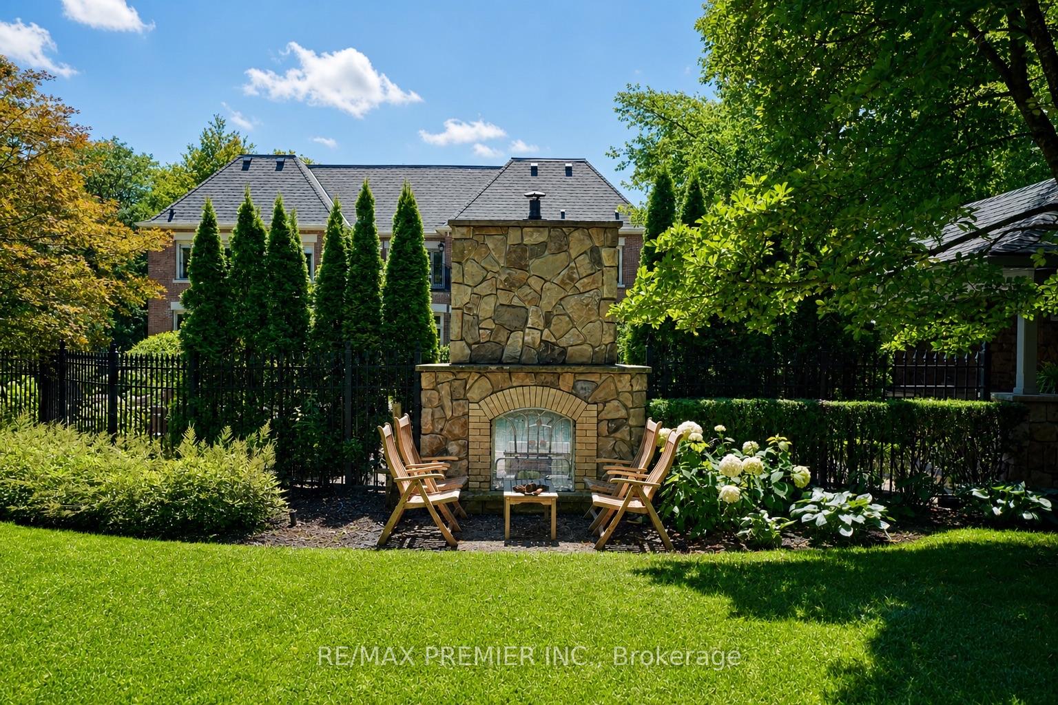 Photo 11 of 6 The Bridle Path, North York, Bridle Path-Sunnybrook-York Mills — HOMEH