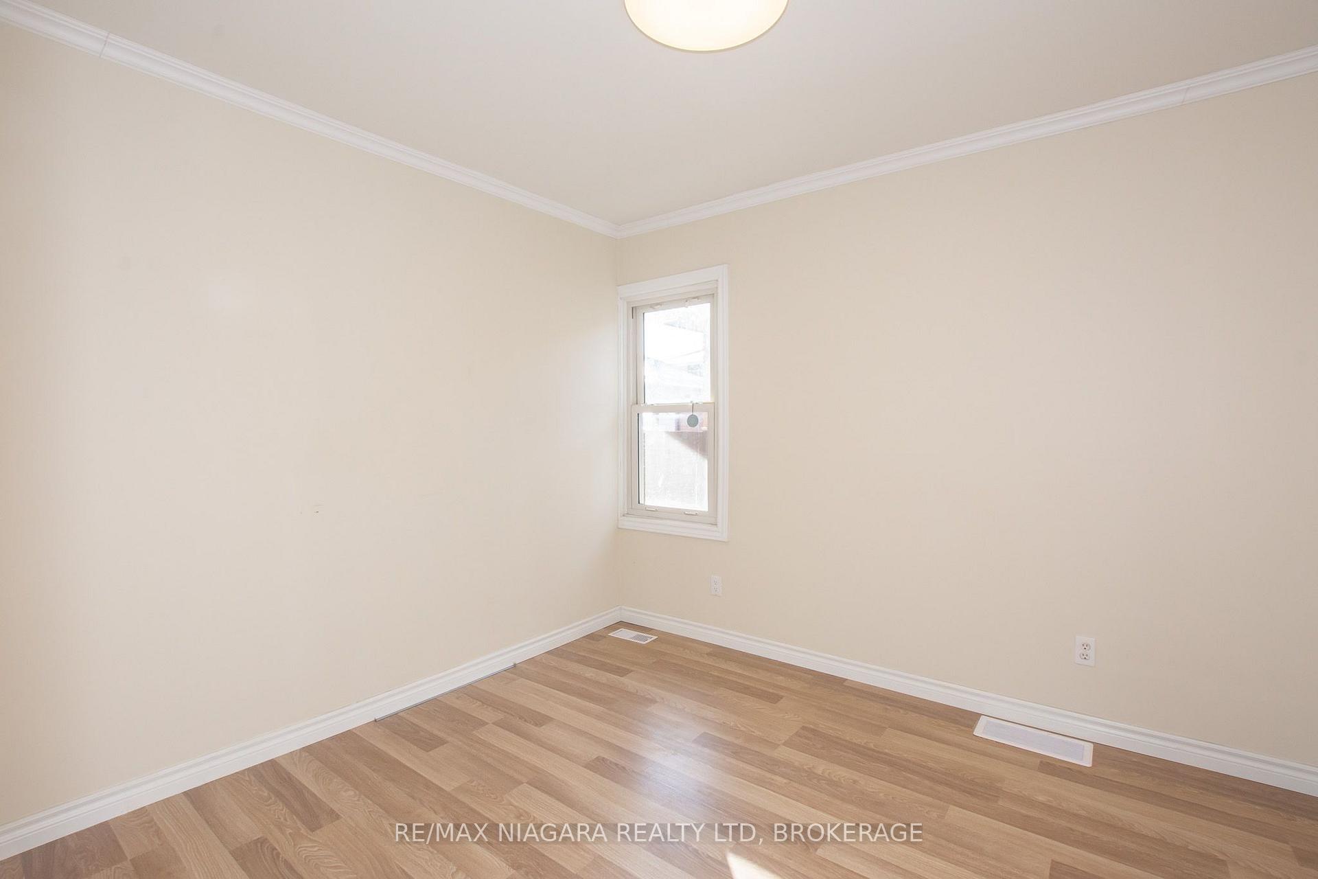 Photo 11 of 49 Randolph Street, Welland, Welland Downtown — HOMEH
