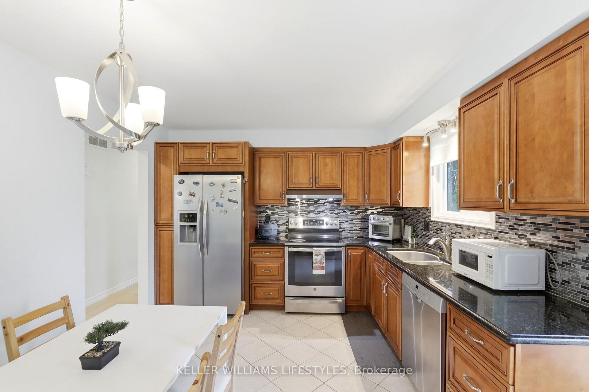 Photo 13 of 65 Gablewood Crescent, London, North F — HOMEH