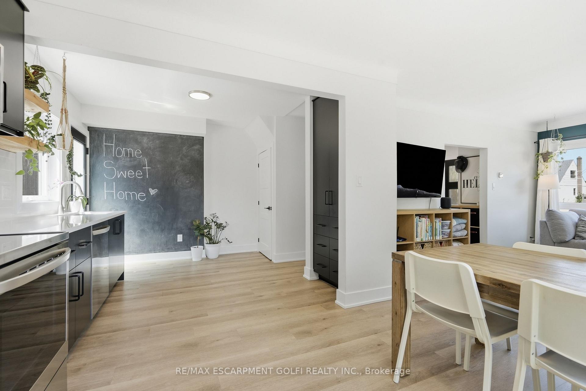 Photo 7 of 6680 Mcleod Road, Niagara Falls, Oldfield — HOMEH