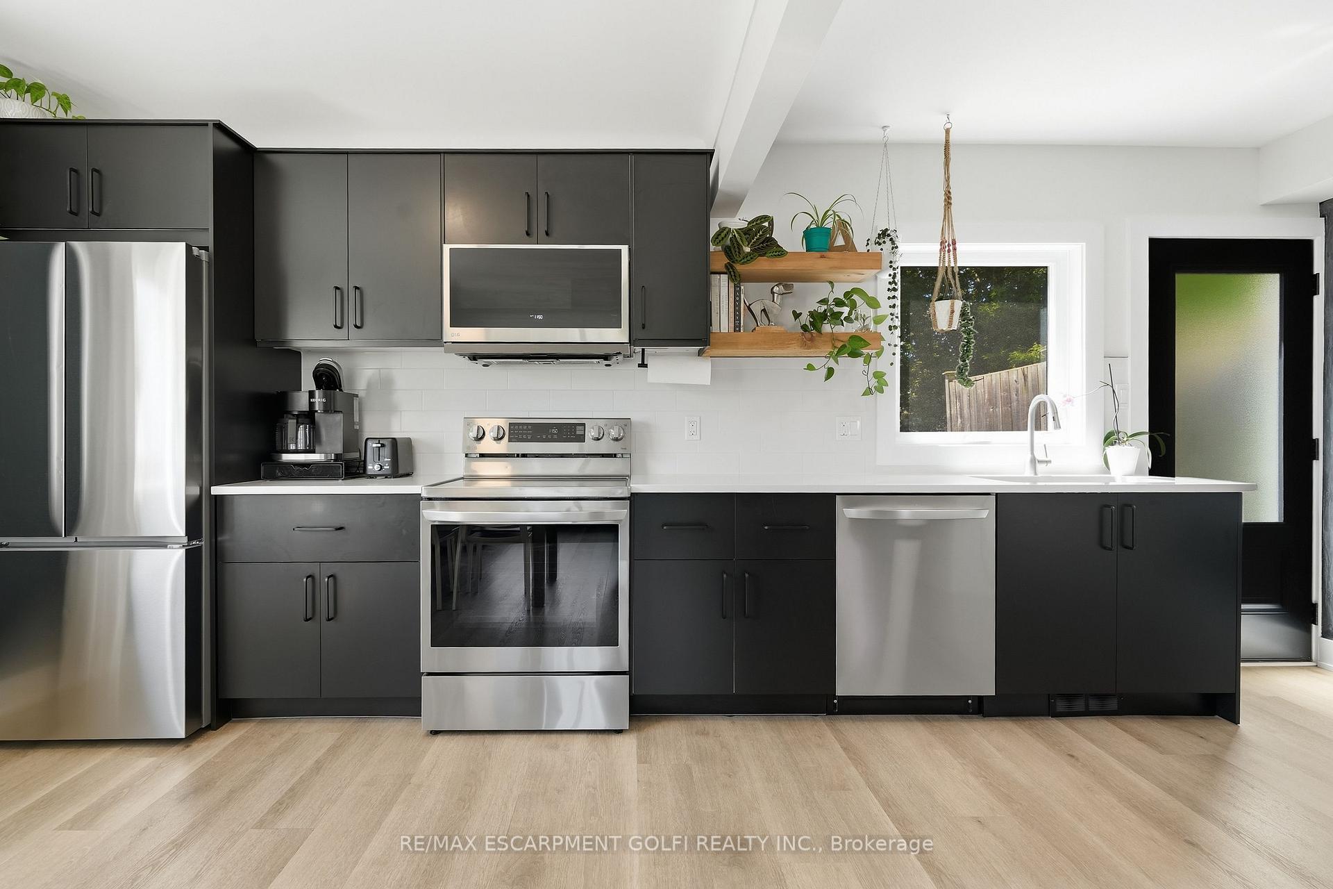 Photo 9 of 6680 Mcleod Road, Niagara Falls, Oldfield — HOMEH