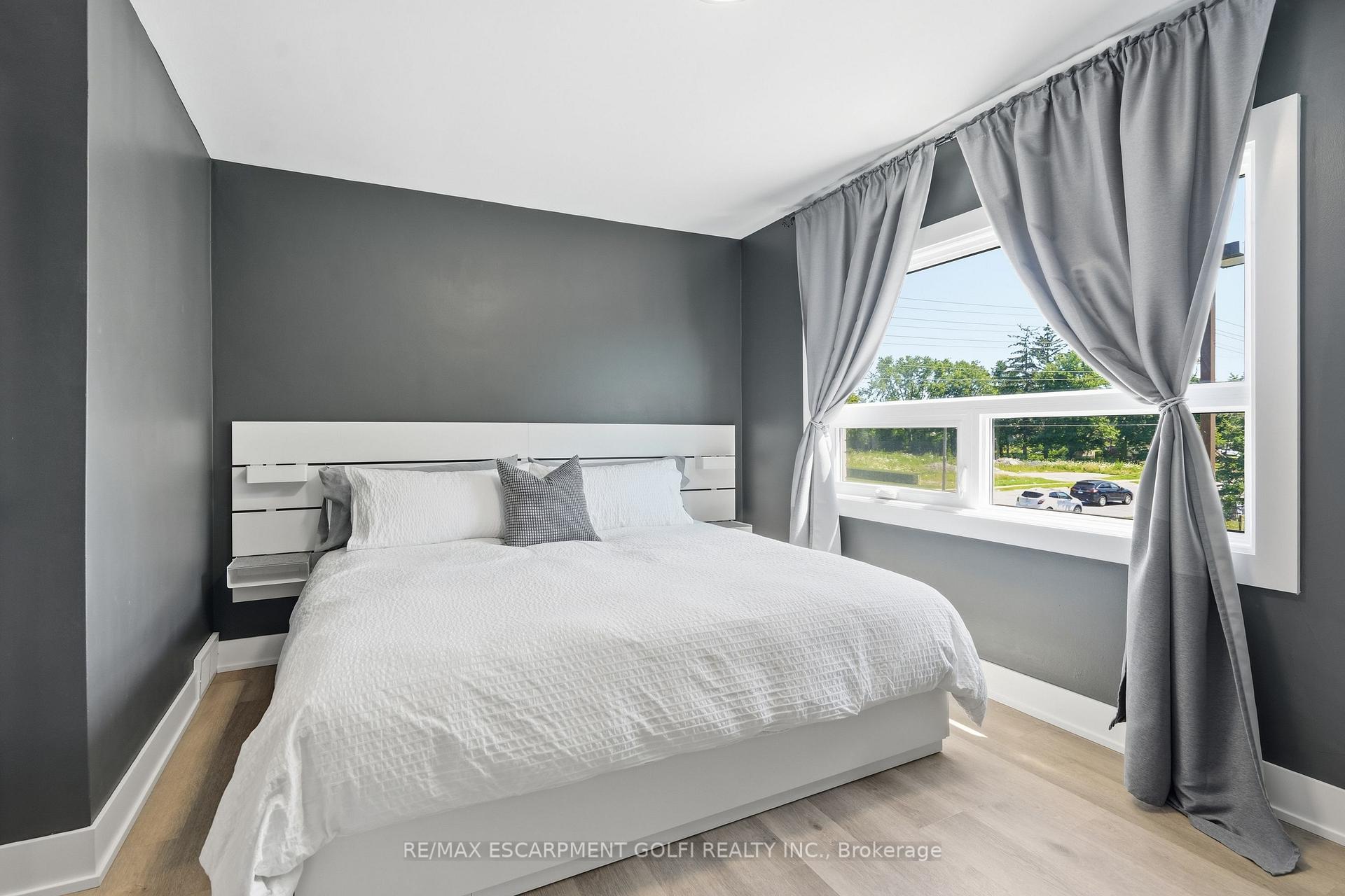Photo 13 of 6680 Mcleod Road, Niagara Falls, Oldfield — HOMEH