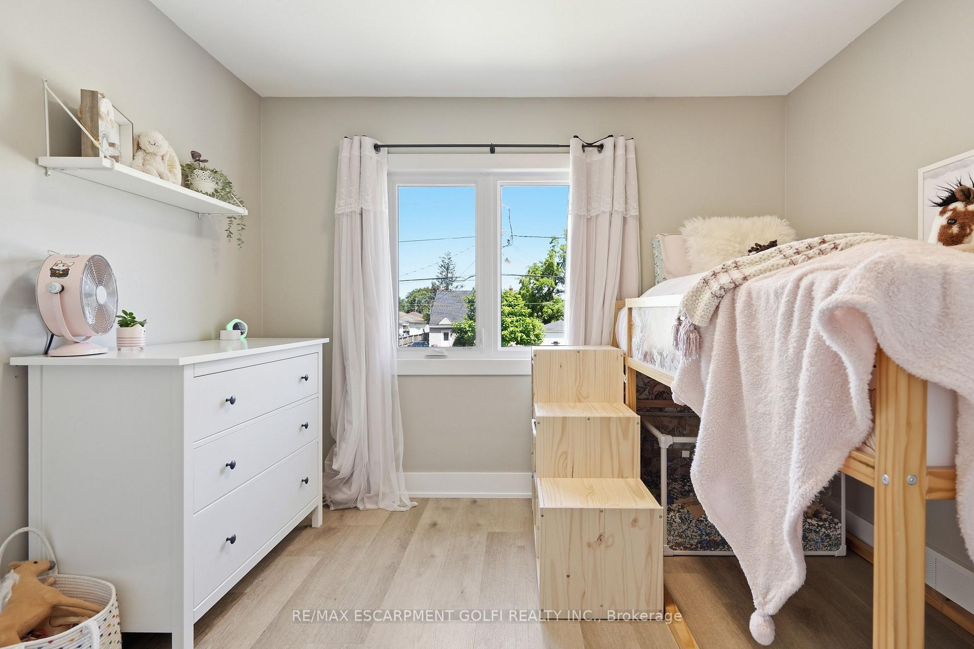 Photo 17 of 6680 Mcleod Road, Niagara Falls, Oldfield — HOMEH