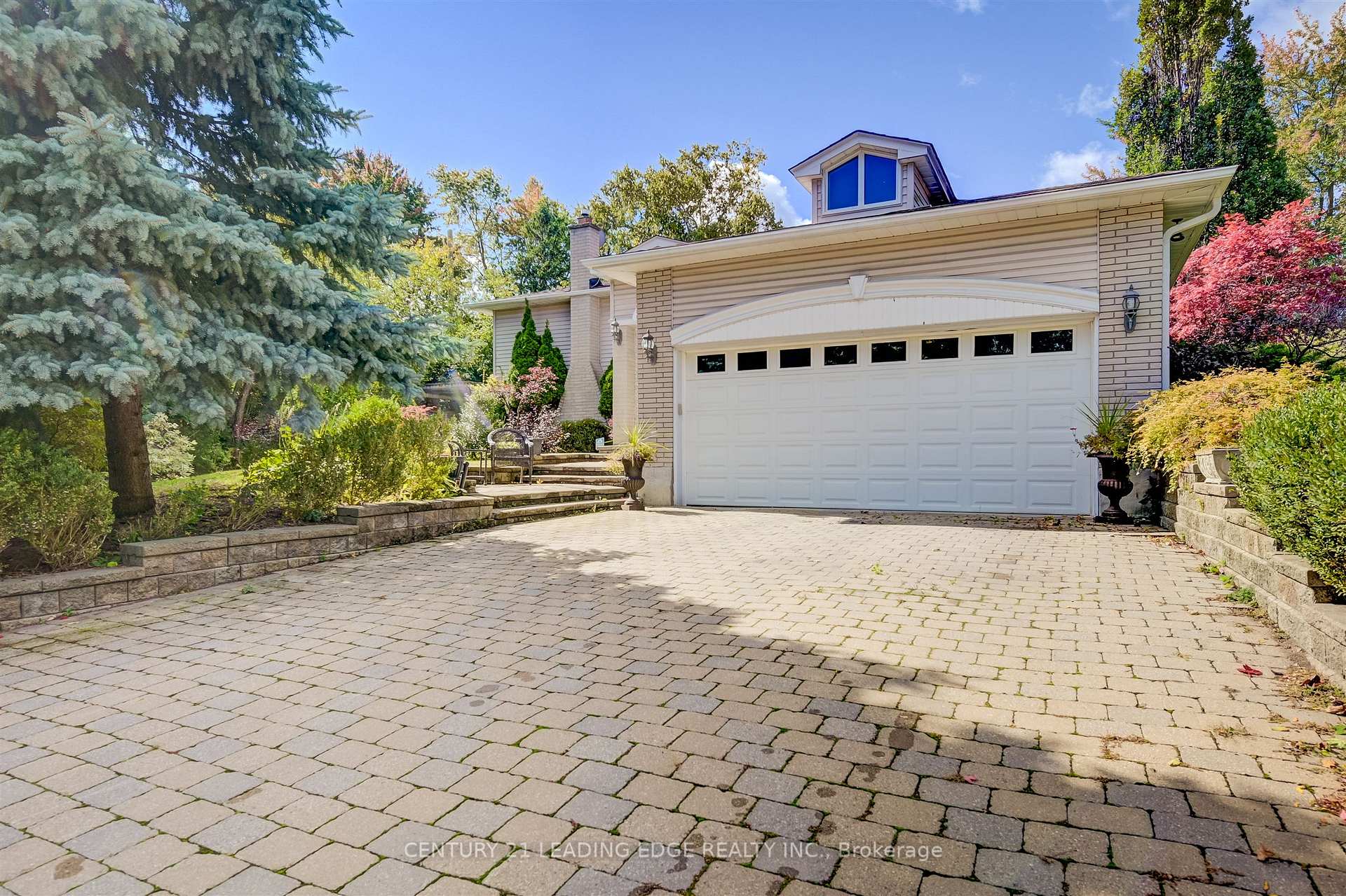 Photo 2 of 171 Krieghoff Avenue, Markham, Unionville — HOMEH