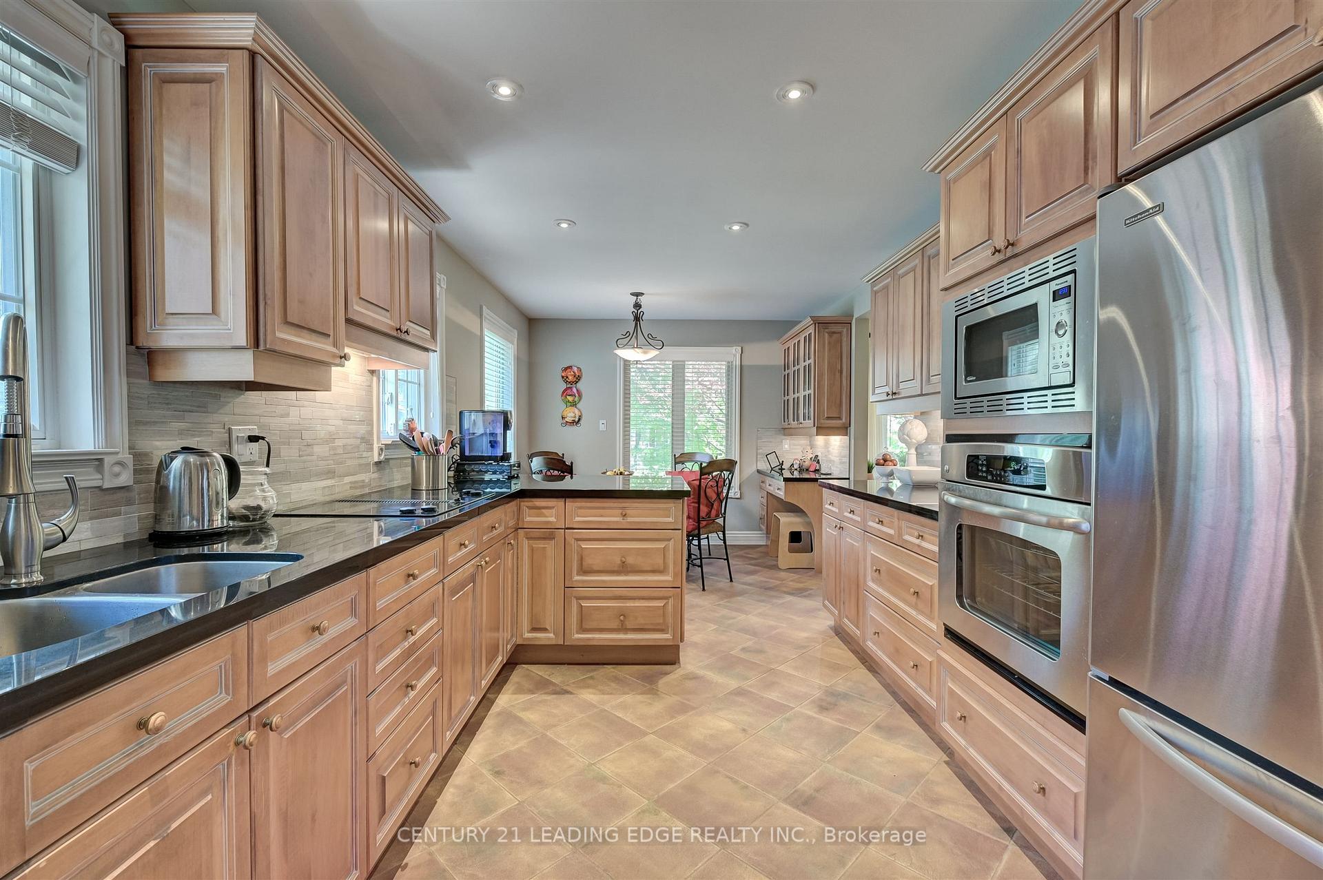 Photo 12 of 171 Krieghoff Avenue, Markham, Unionville — HOMEH