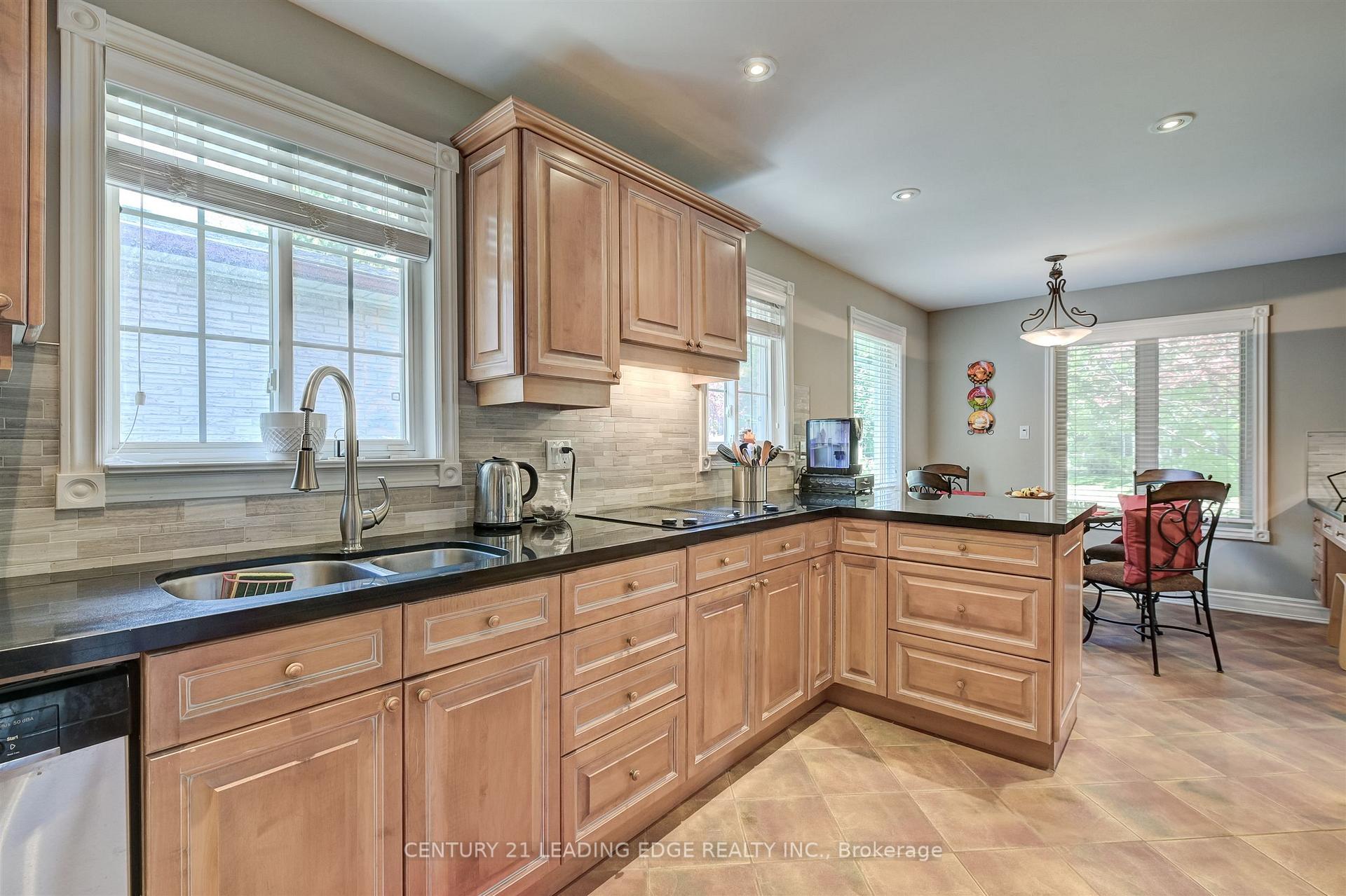 Photo 13 of 171 Krieghoff Avenue, Markham, Unionville — HOMEH